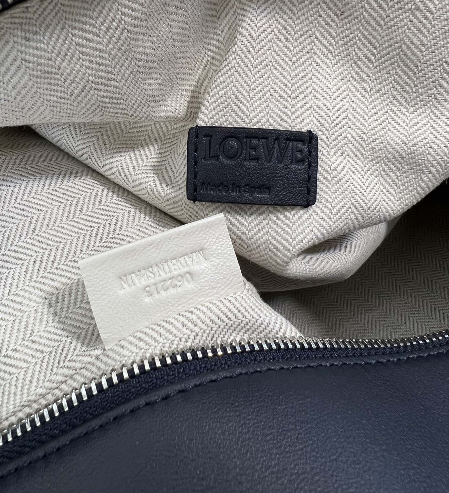 Handbags LOEWE  size:43-13.5-29 cm - vstockx