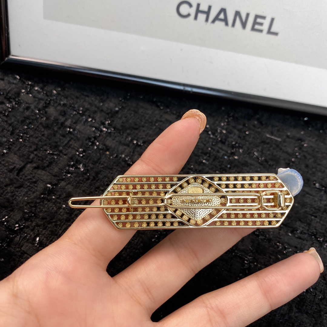 hairclip Chanel 2 - vstockx