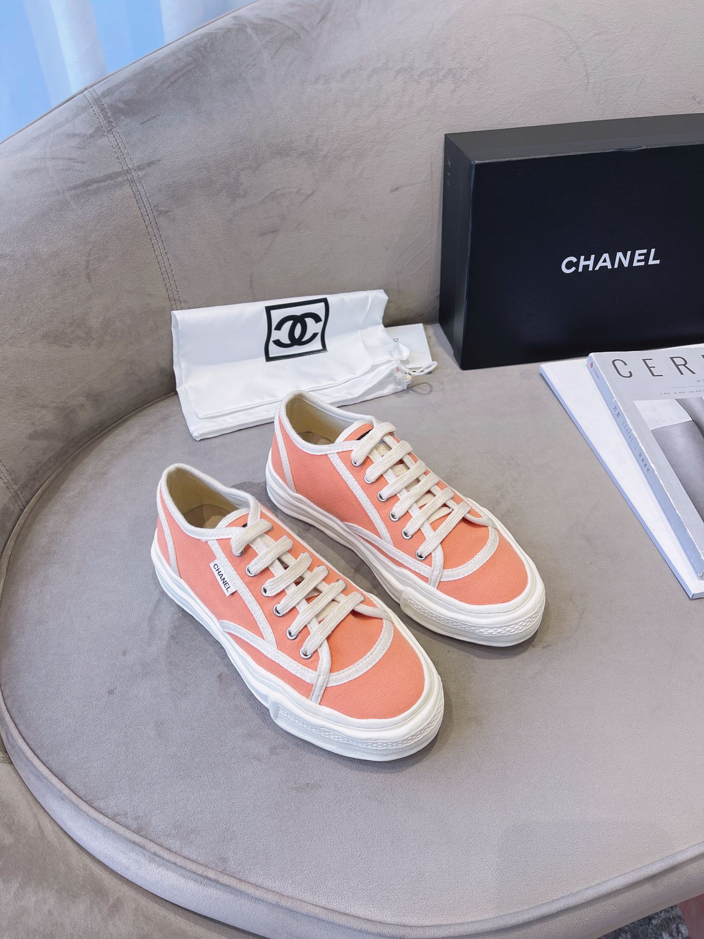 Chanel Flat canvas Sneaker 14 - vstockx