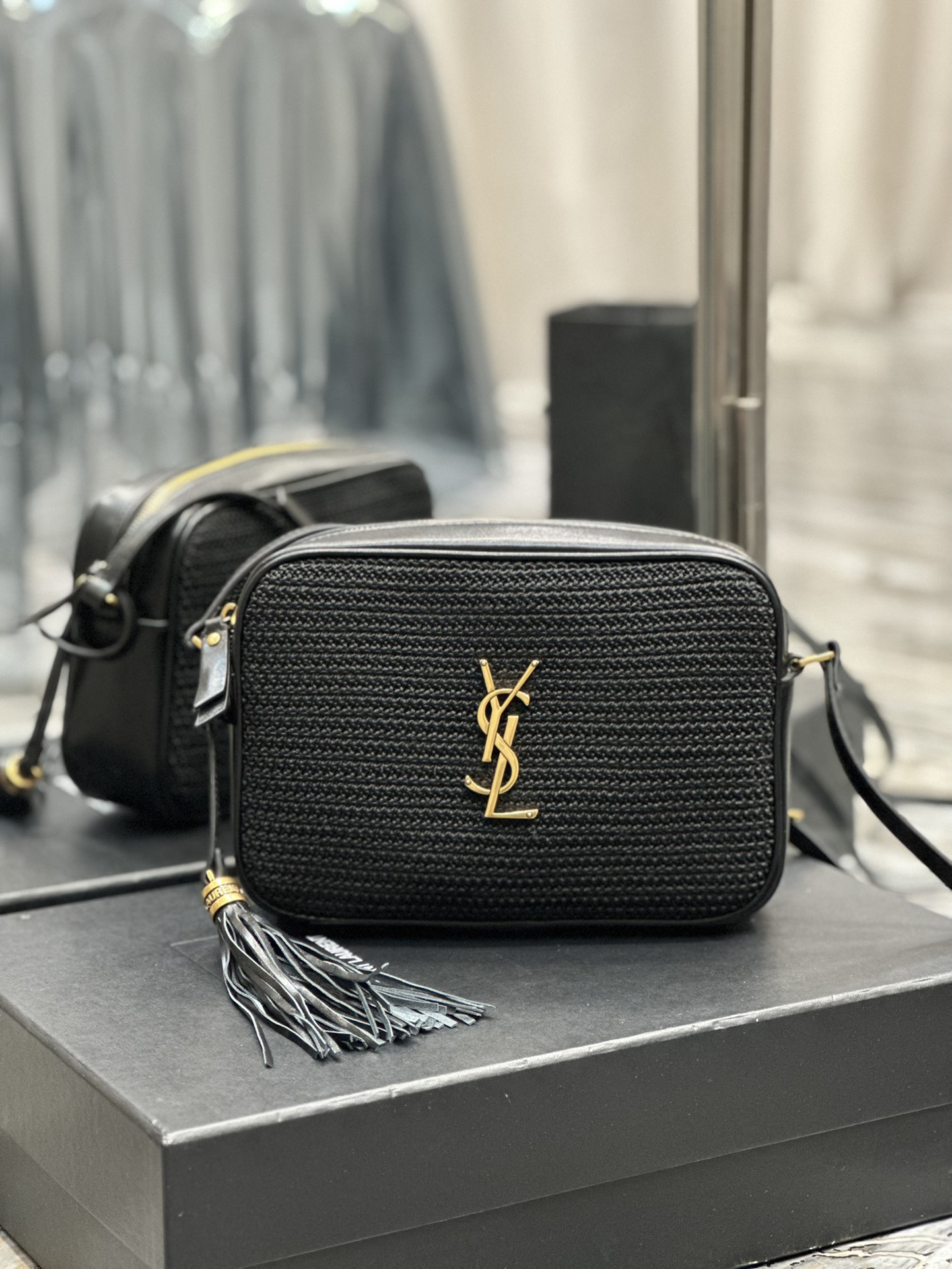 Handbags SAINT LAURENT 520534 size 23x16x6 cm - vstockx