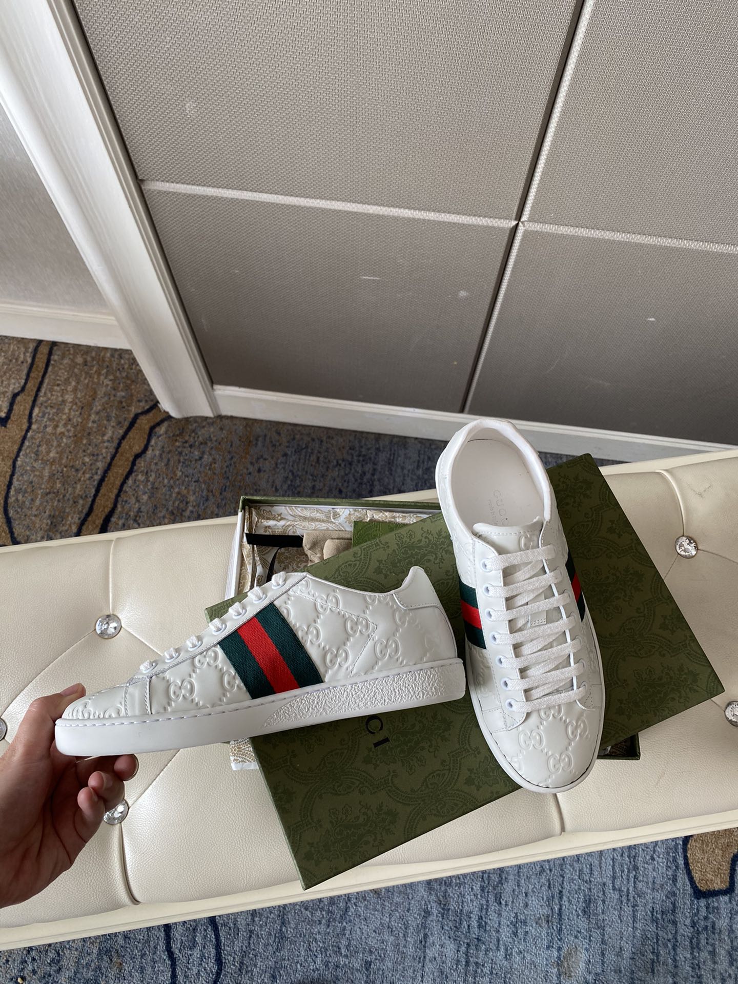Gucci Women's Ace sneaker with bee sneaker 4 - vstockx