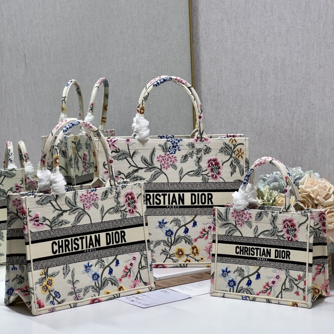 Handbag Dior 1286 size 42  35  18.5 cm - vstockx