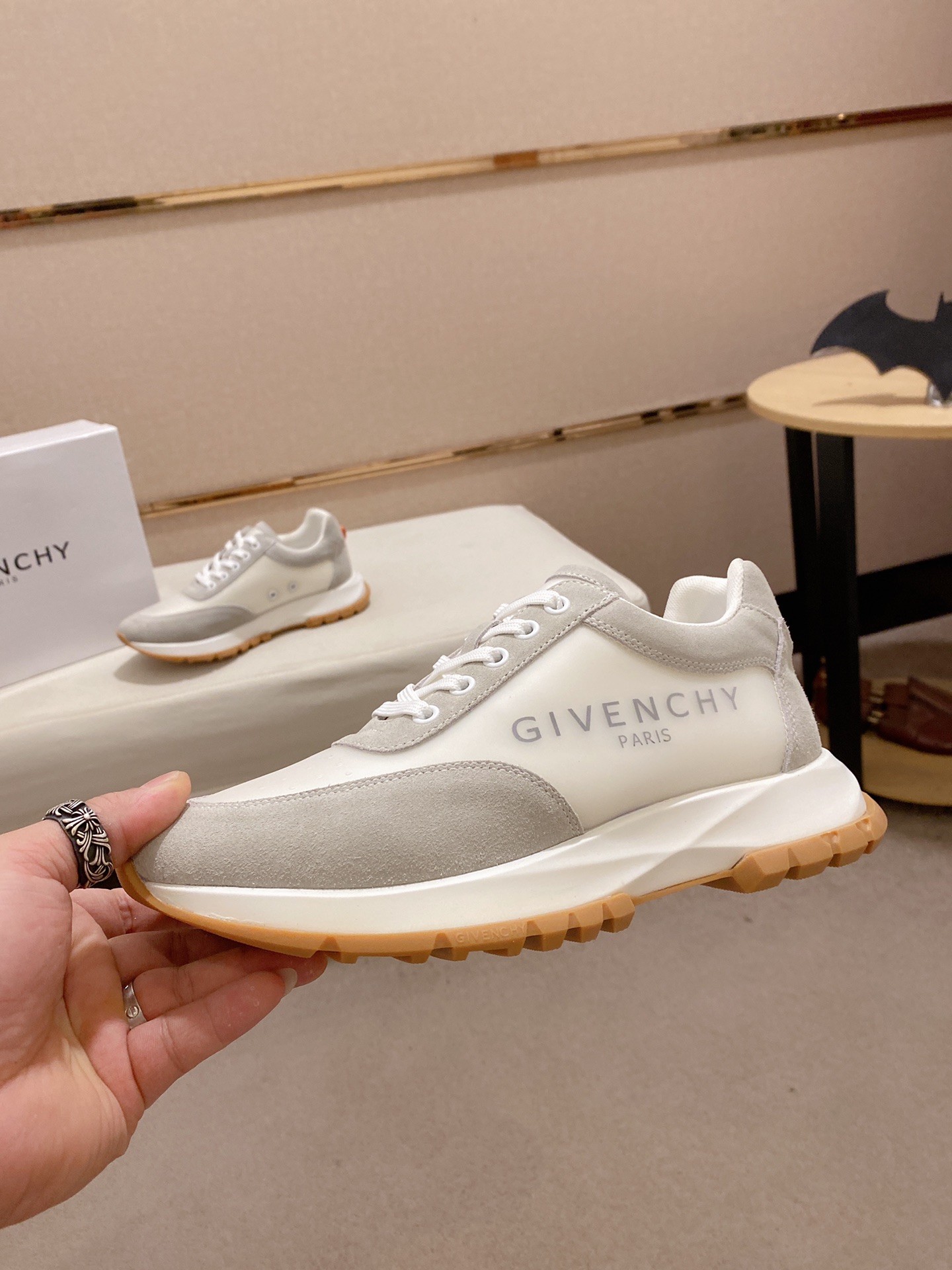 Givenchy Spectre Zip Sneakers 13 - vstockx
