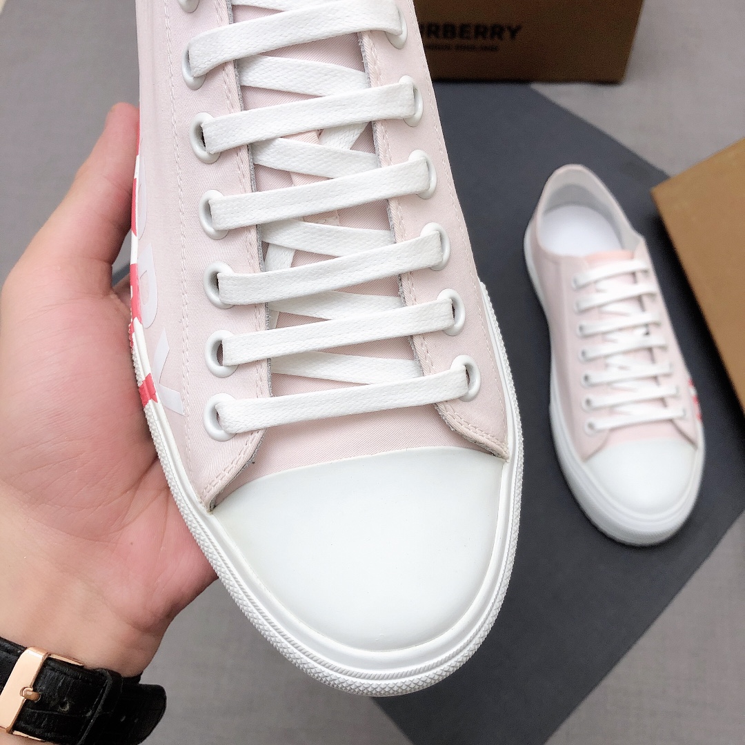 Burberry Perforated Check Sneaker 16 - vstockx