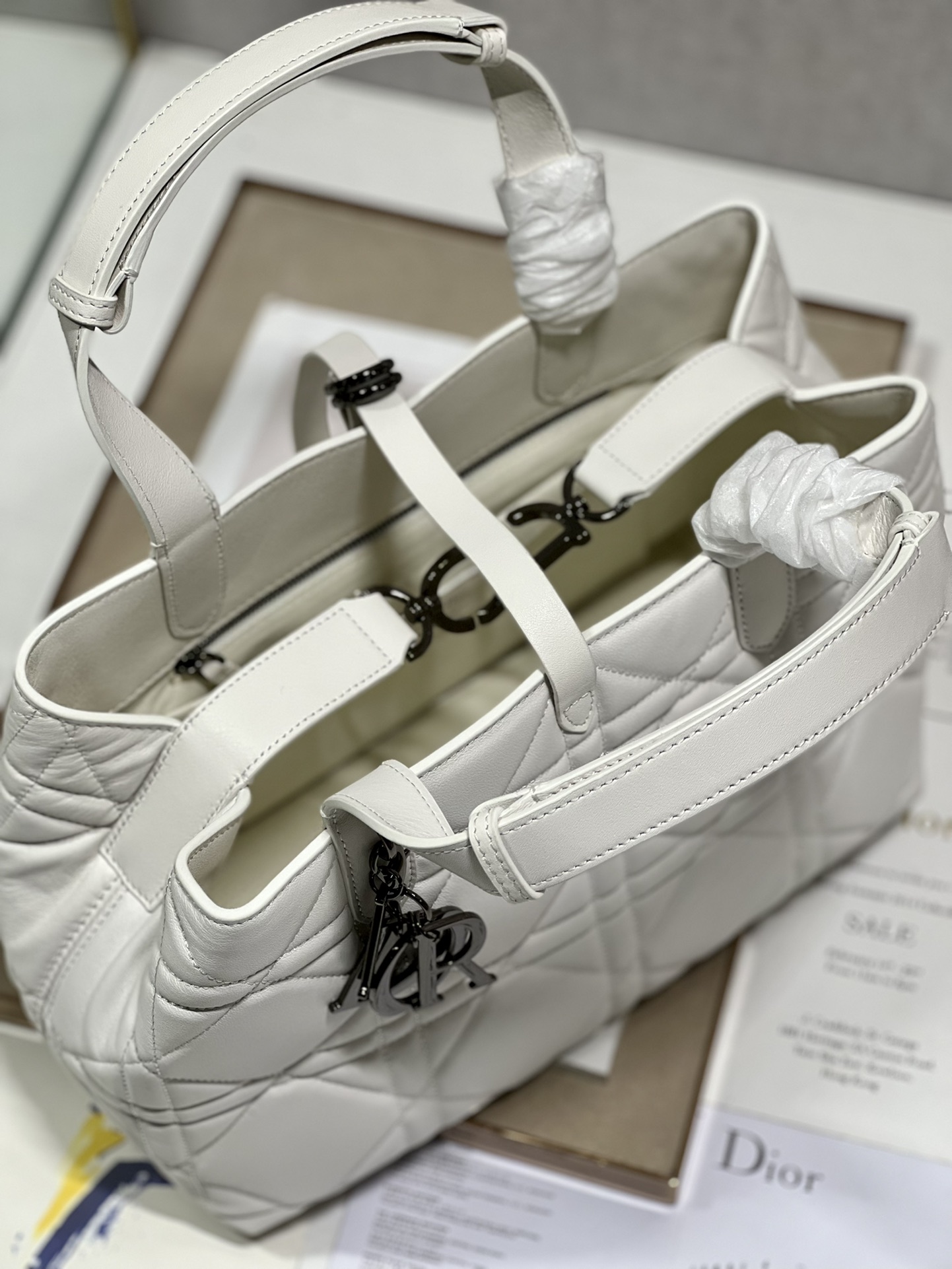 Handbag Dior 1188 size 30  36  15 cm - vstockx