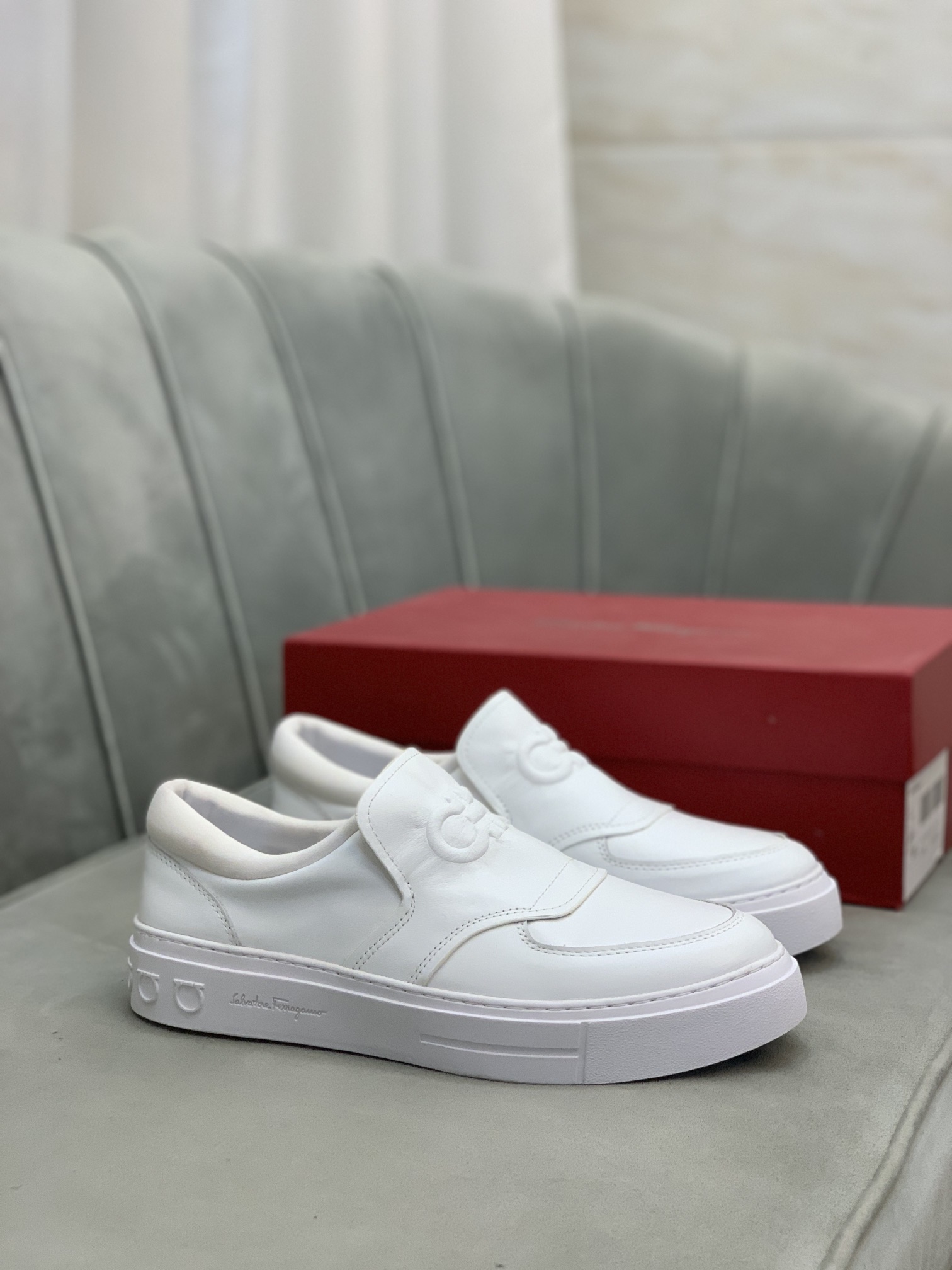 Salvatore Ferragamo Gancini Sneaker 1 - vstockx
