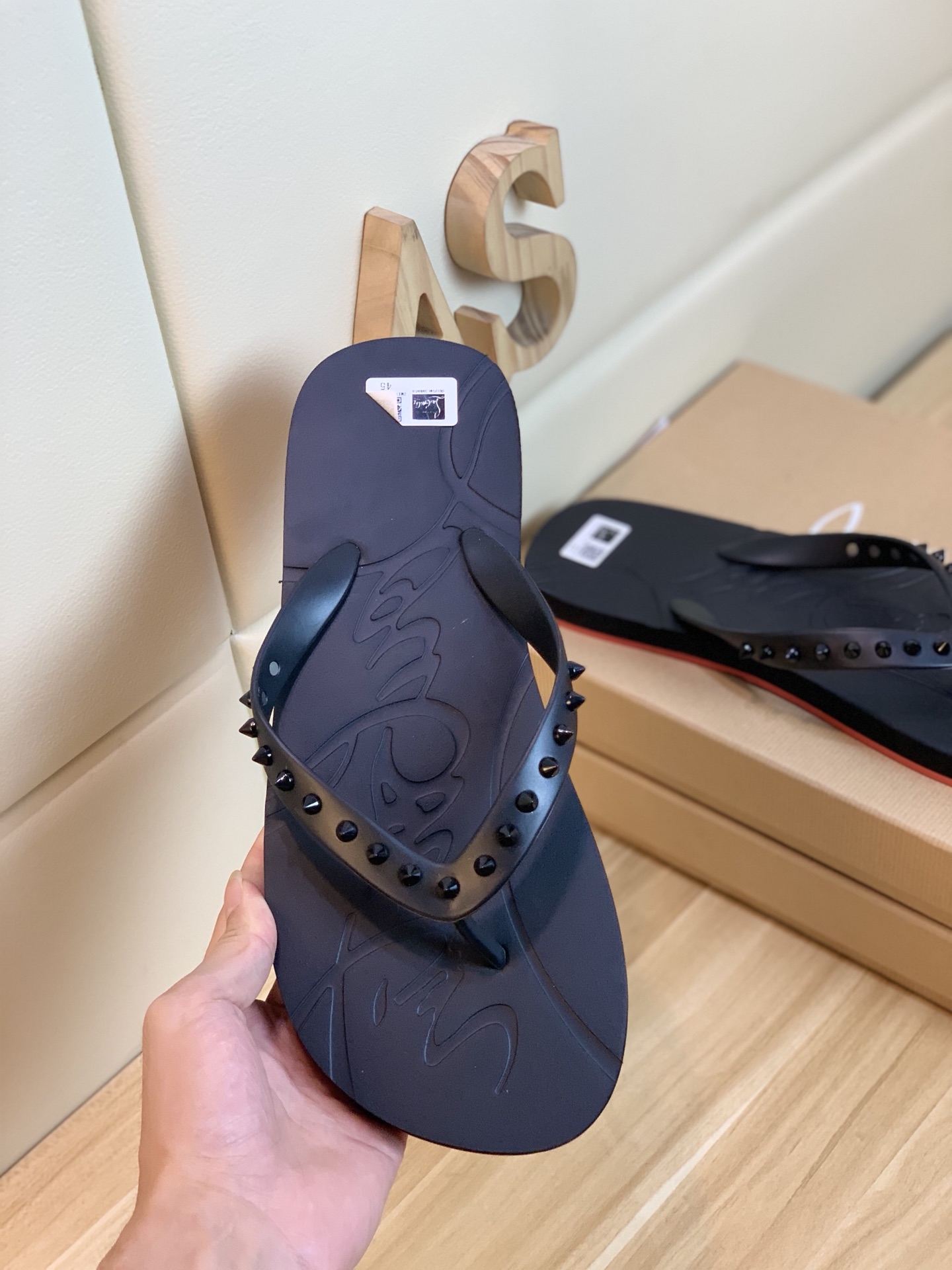 Christian Louboutin Loubi Flip Flat 4 - vstockx