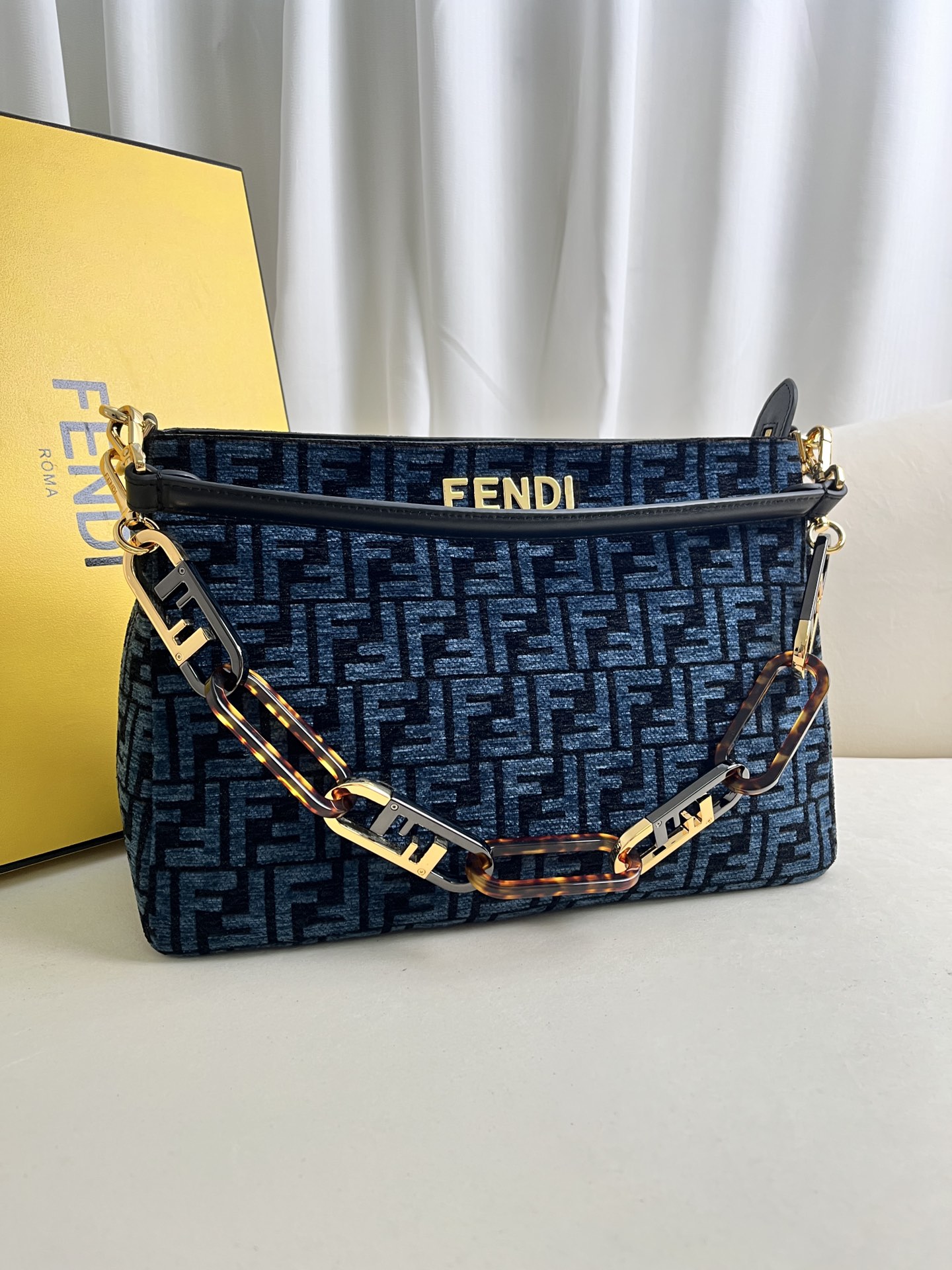 handbags FENDI 014 size:23.5*36*14cm - vstockx