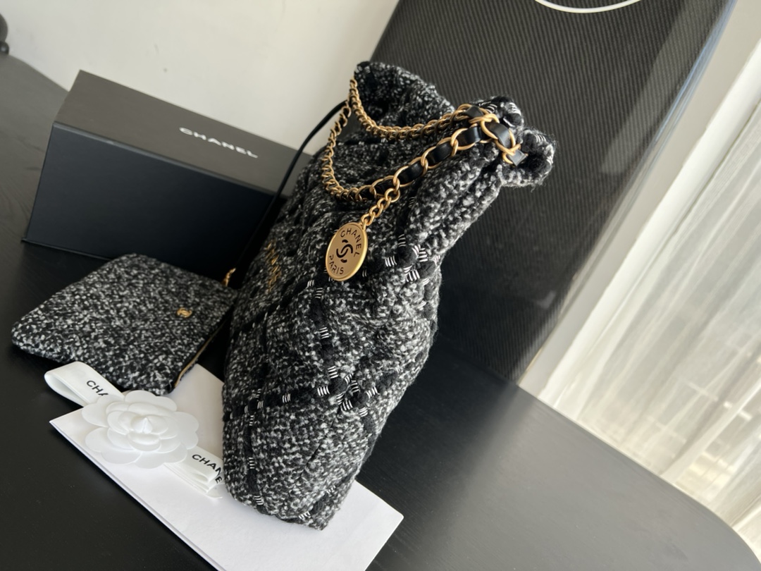 Handbag Chanel 3261 size 39cmx42cmx8 cm - vstockx