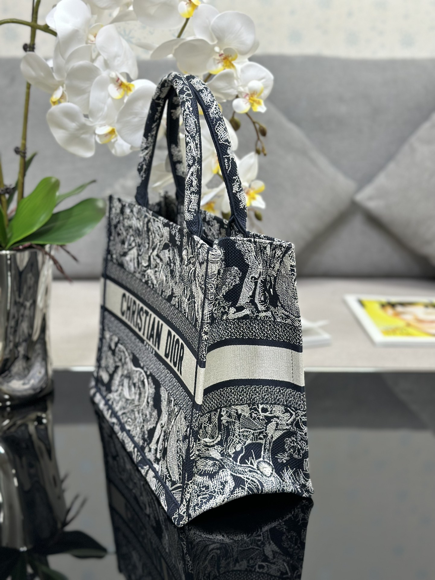 Handbag Dior M1286 size 36 x 27.5 x 16.5 cm - vstockx