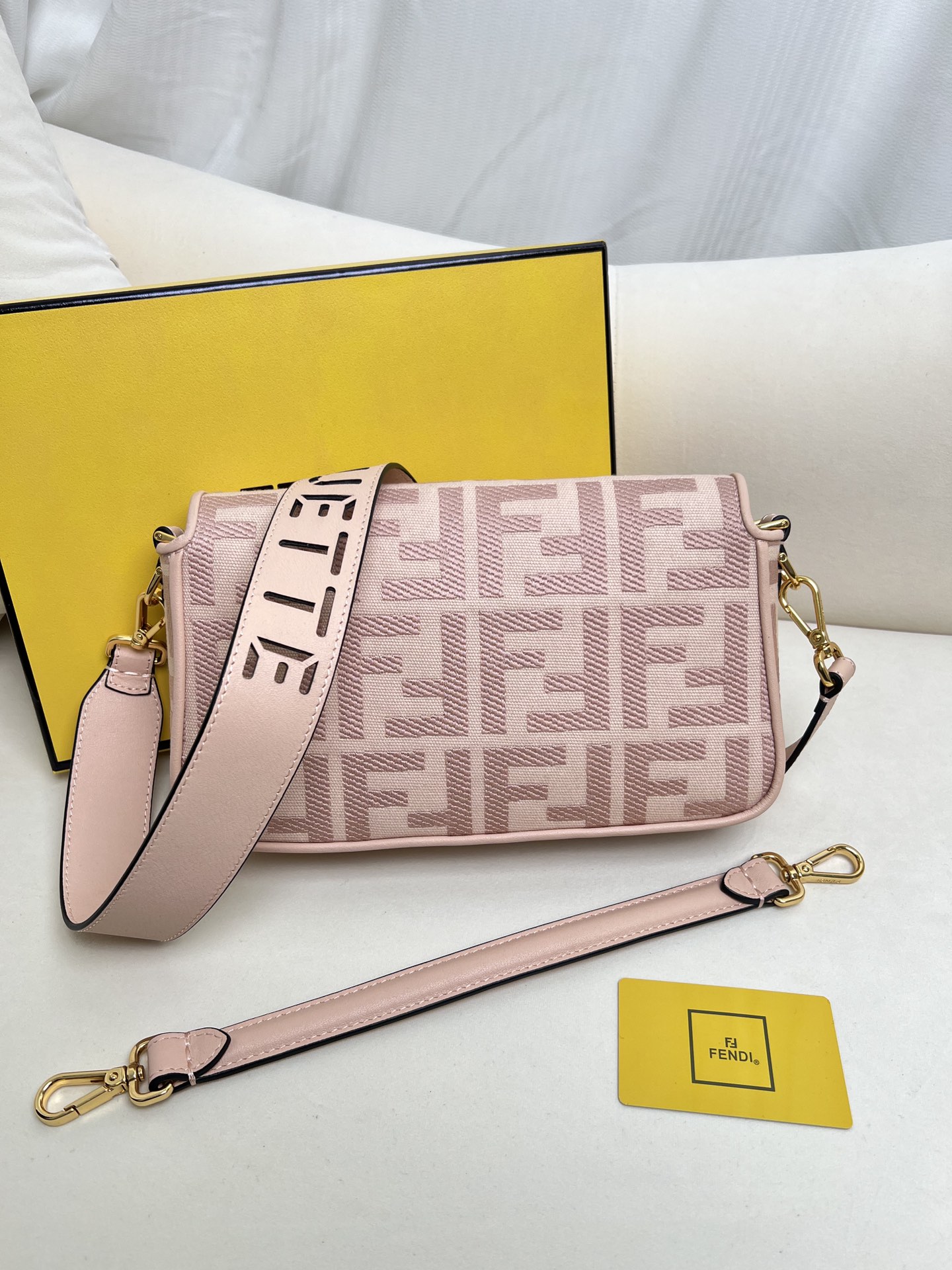 handbags FENDI Baguette size:26*6.5*13.5cm - vstockx