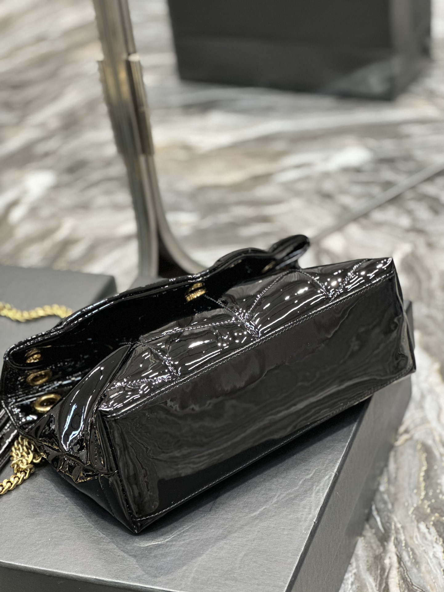 Handbags SAINT LAURENT 577476 size 29x17x11 cm - vstockx