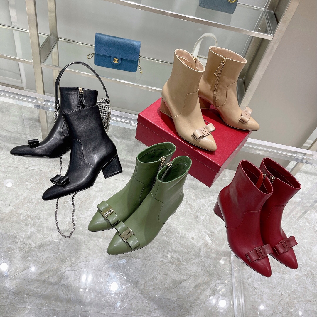 Salvatore Ferragamo Boots 7 - vstockx