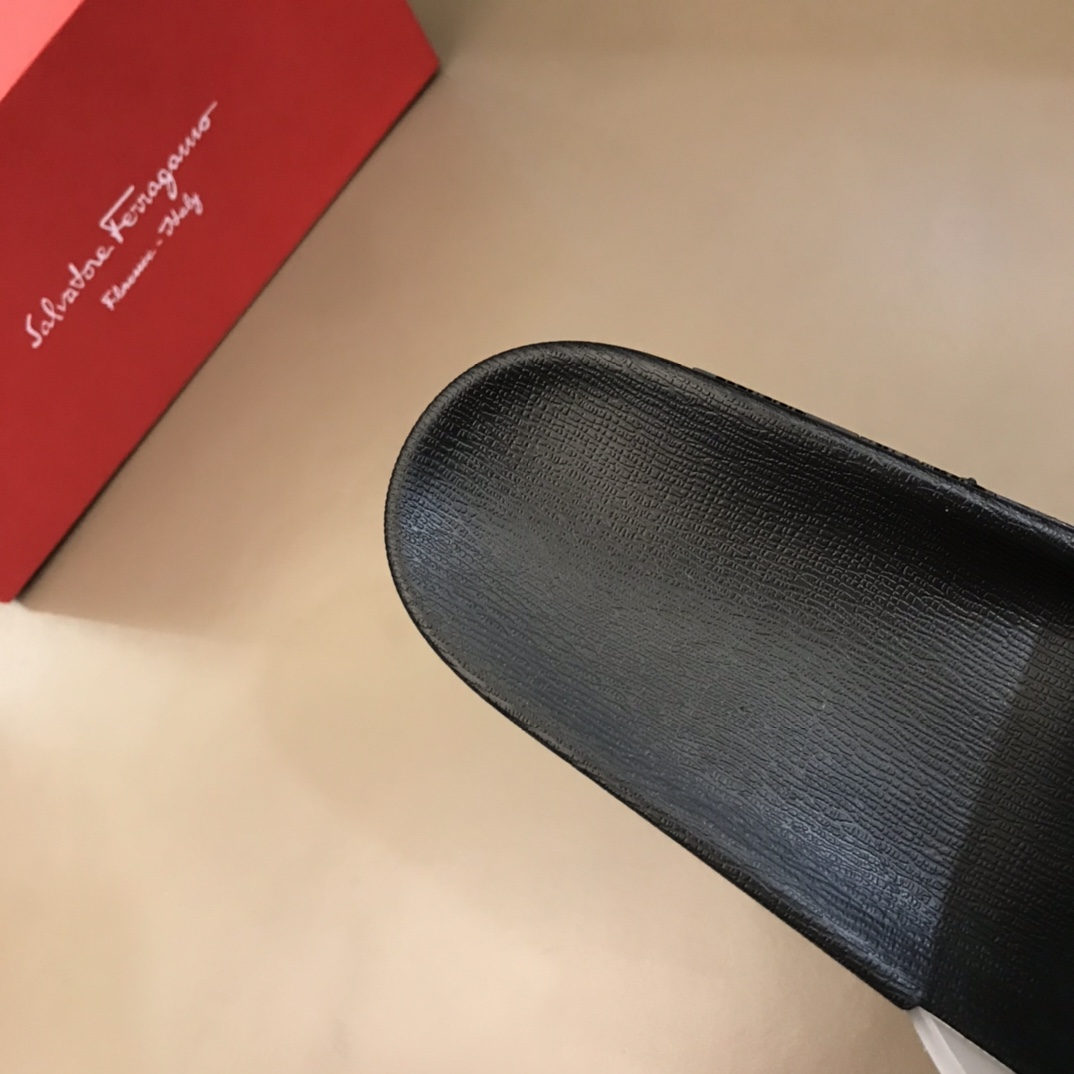 Salvatore Ferragamo Groove Slides 3 - vstockx