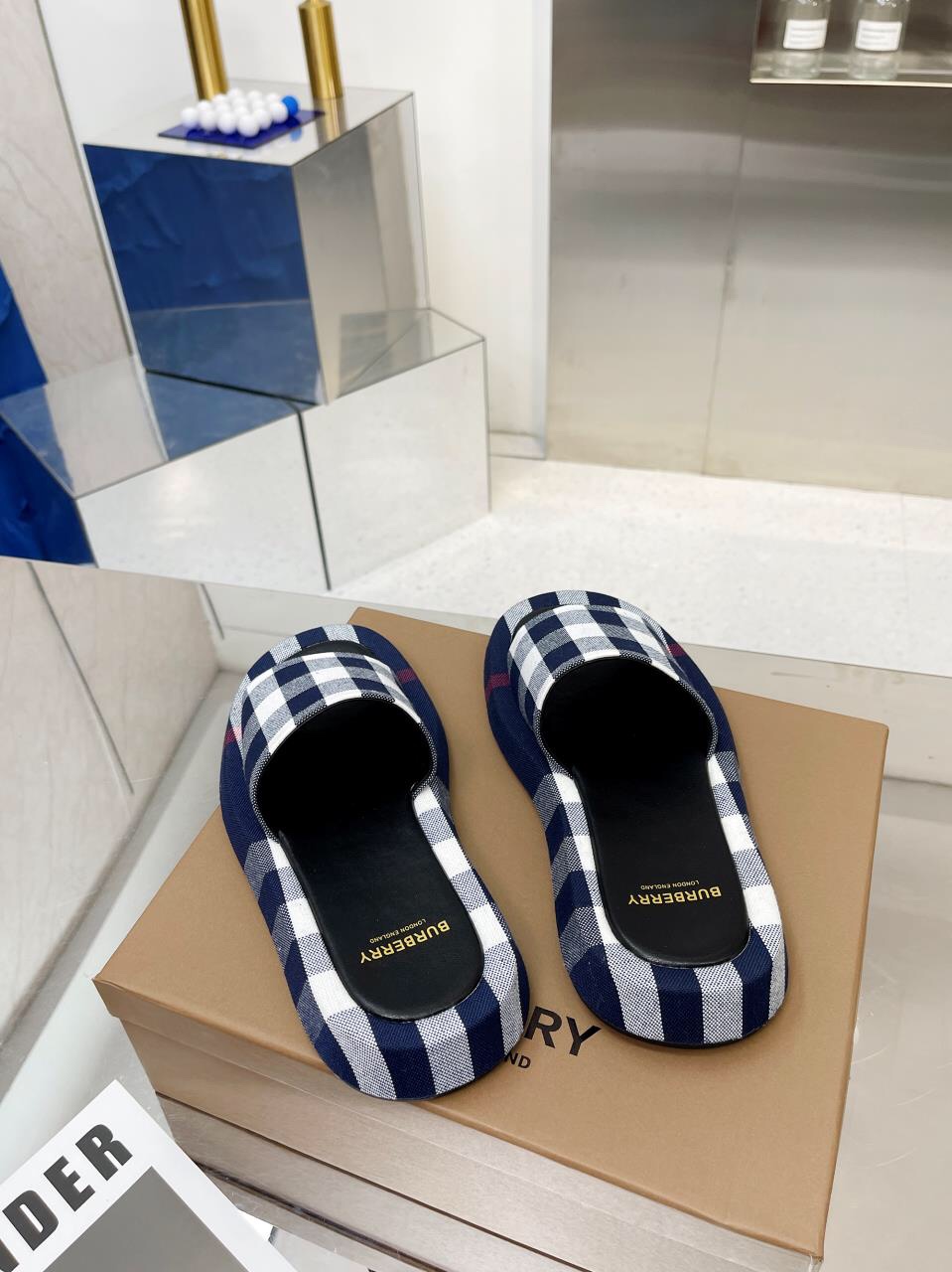 BURBERRY Buckingham Slides WOMEN 1 - vstockx