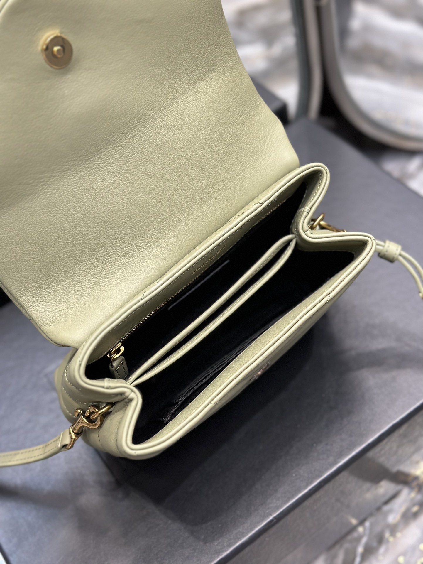 Handbags SAINT LAURENT 467072 size 20  14  7 cm - vstockx