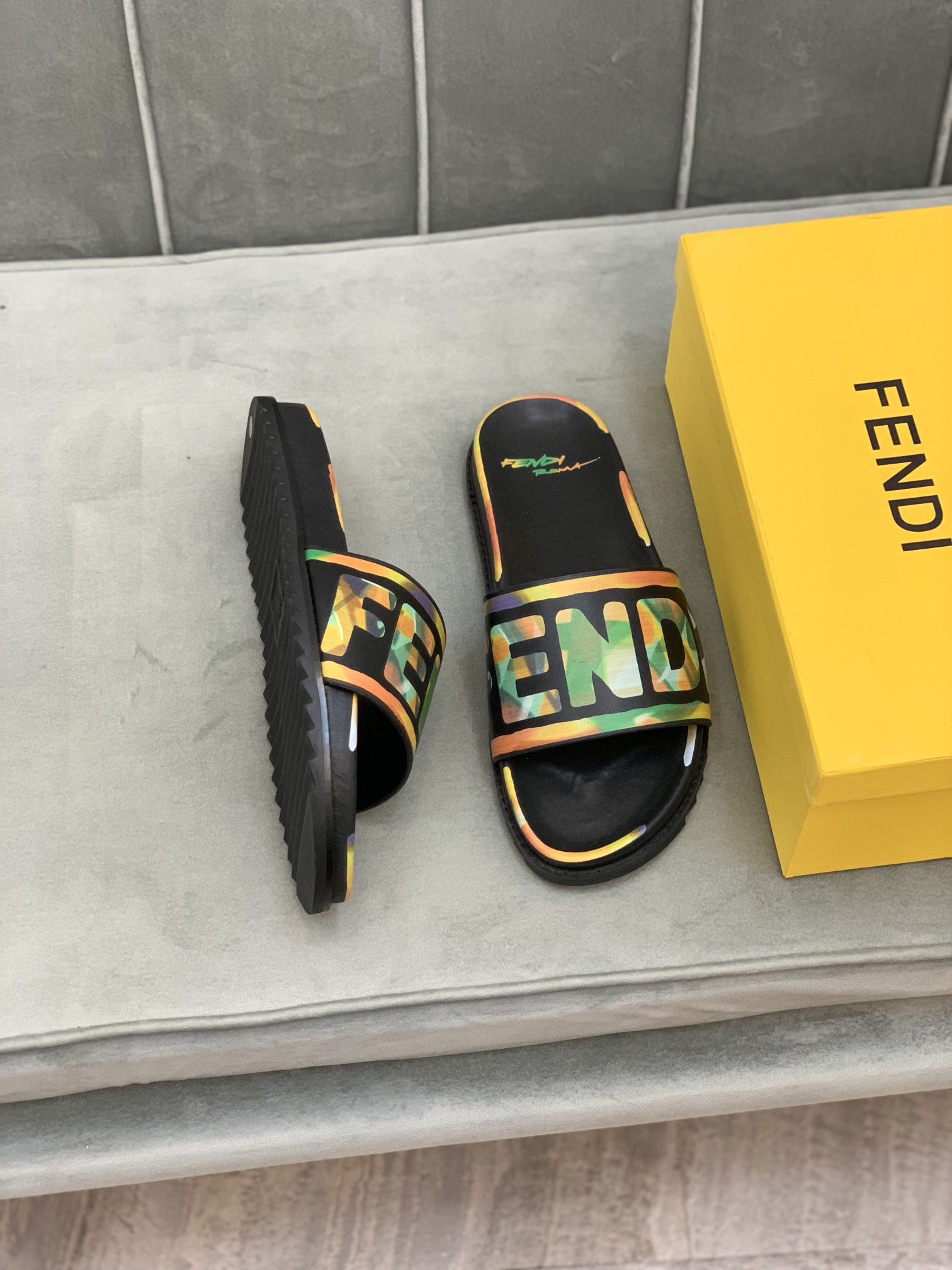 Fendi Slides 1 - vstockx