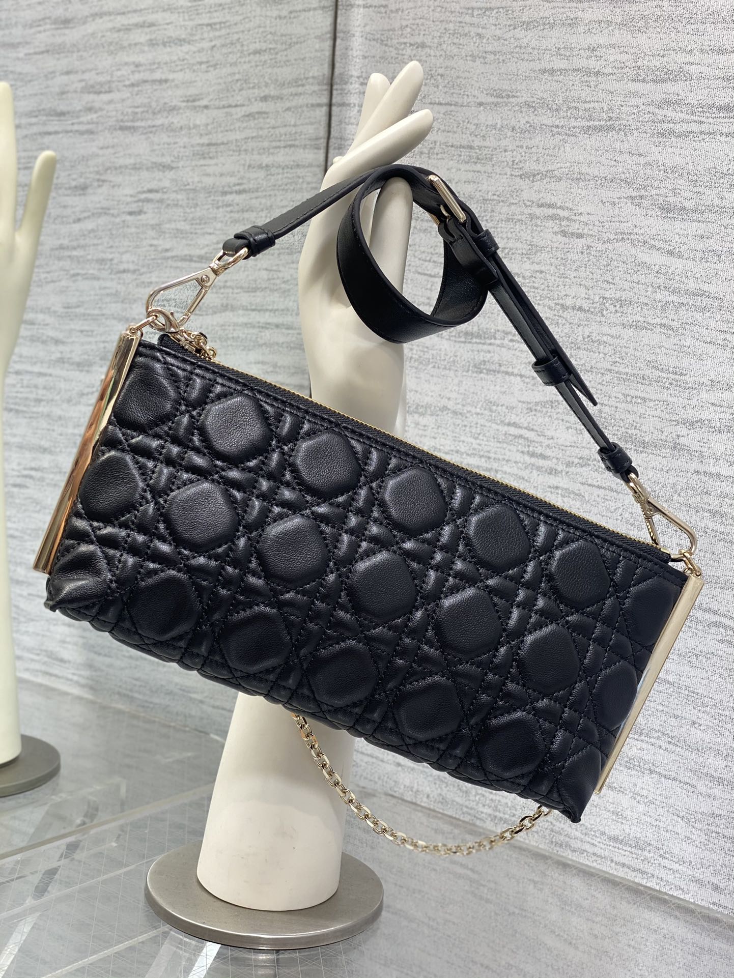 Handbag Dior size 27  12  5 cm - vstockx