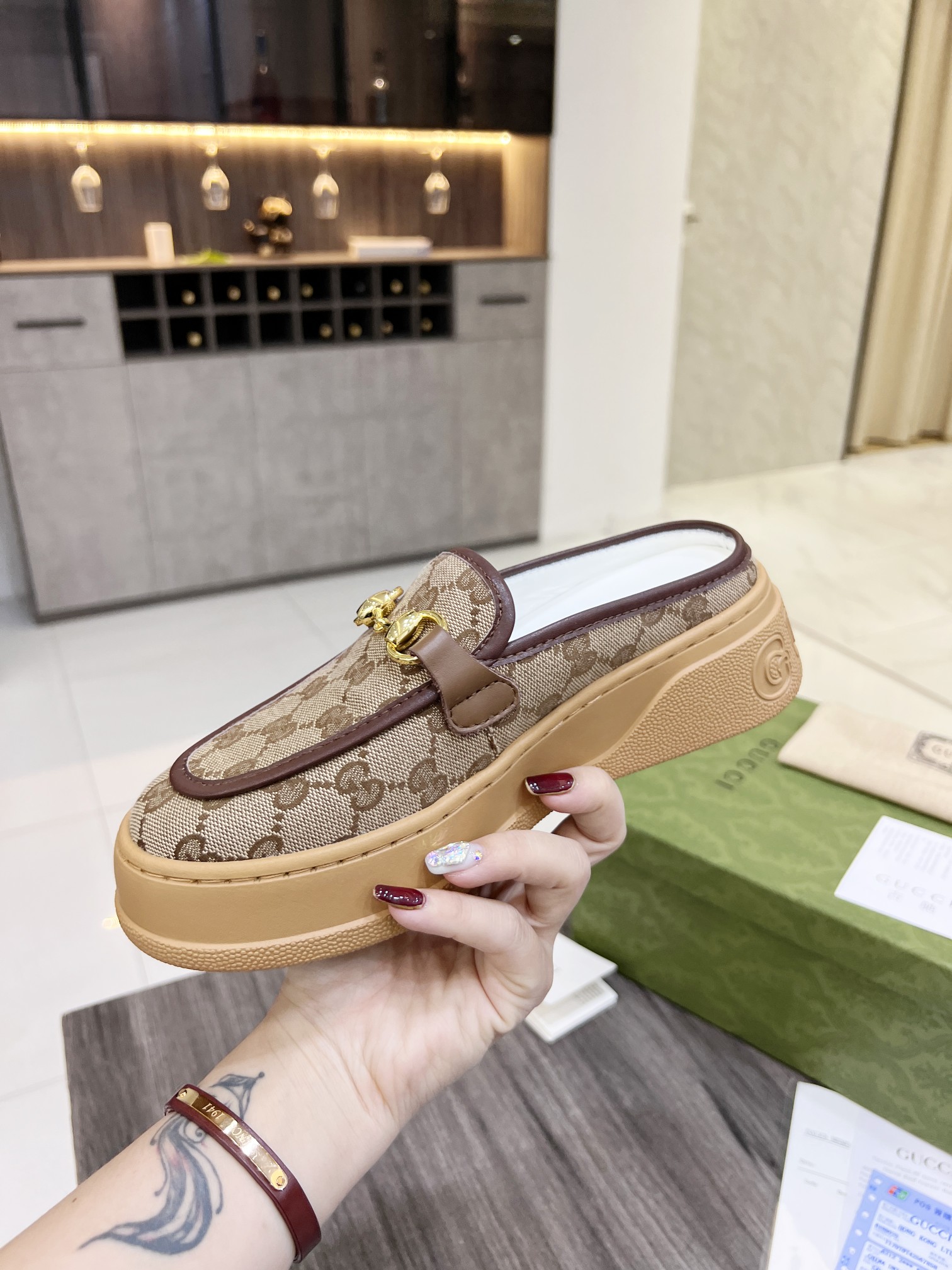 Gucci Women's WOMEN 6 - vstockx