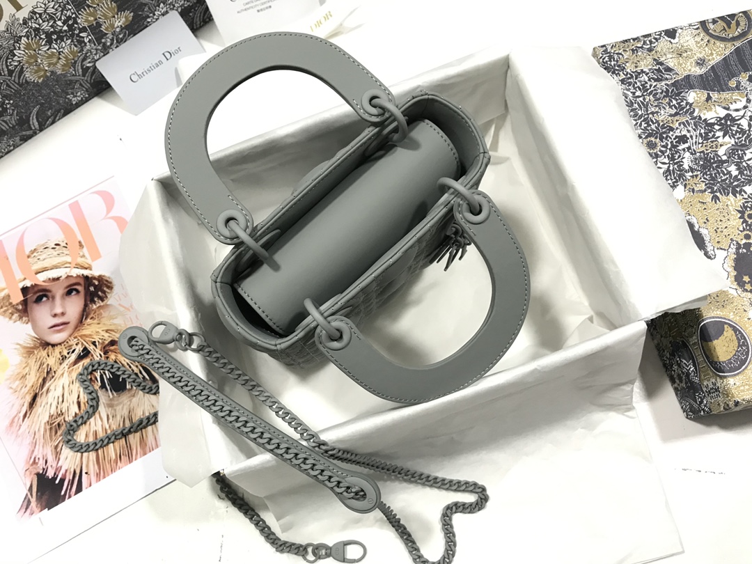 Handbag Dior M0505 size 17 x 15 x 7 cm - vstockx