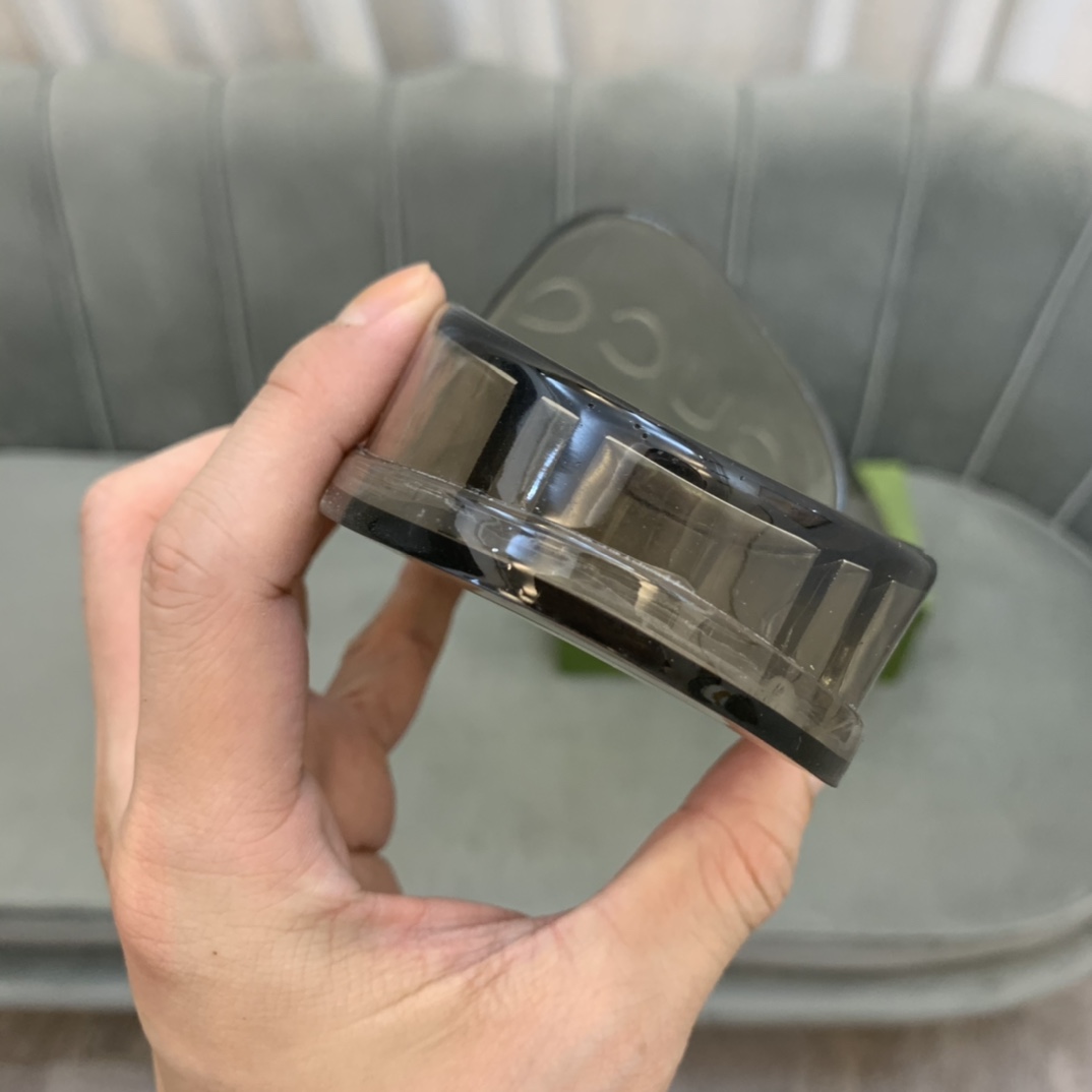 Gucci Slippers 2 - vstockx