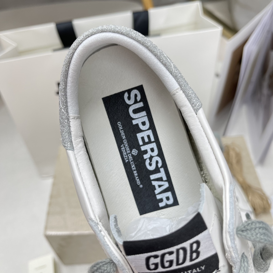 Golden Goose Superstar distressed-finish sneakers 30 - vstockx
