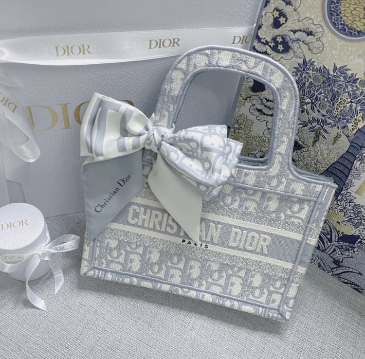 Handbags Dior Book mini Tote 8001 - vstockx