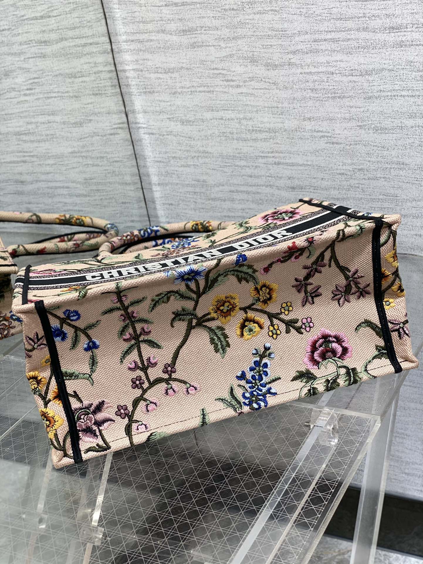 Handbag Dior size 36*18*28 cm - vstockx