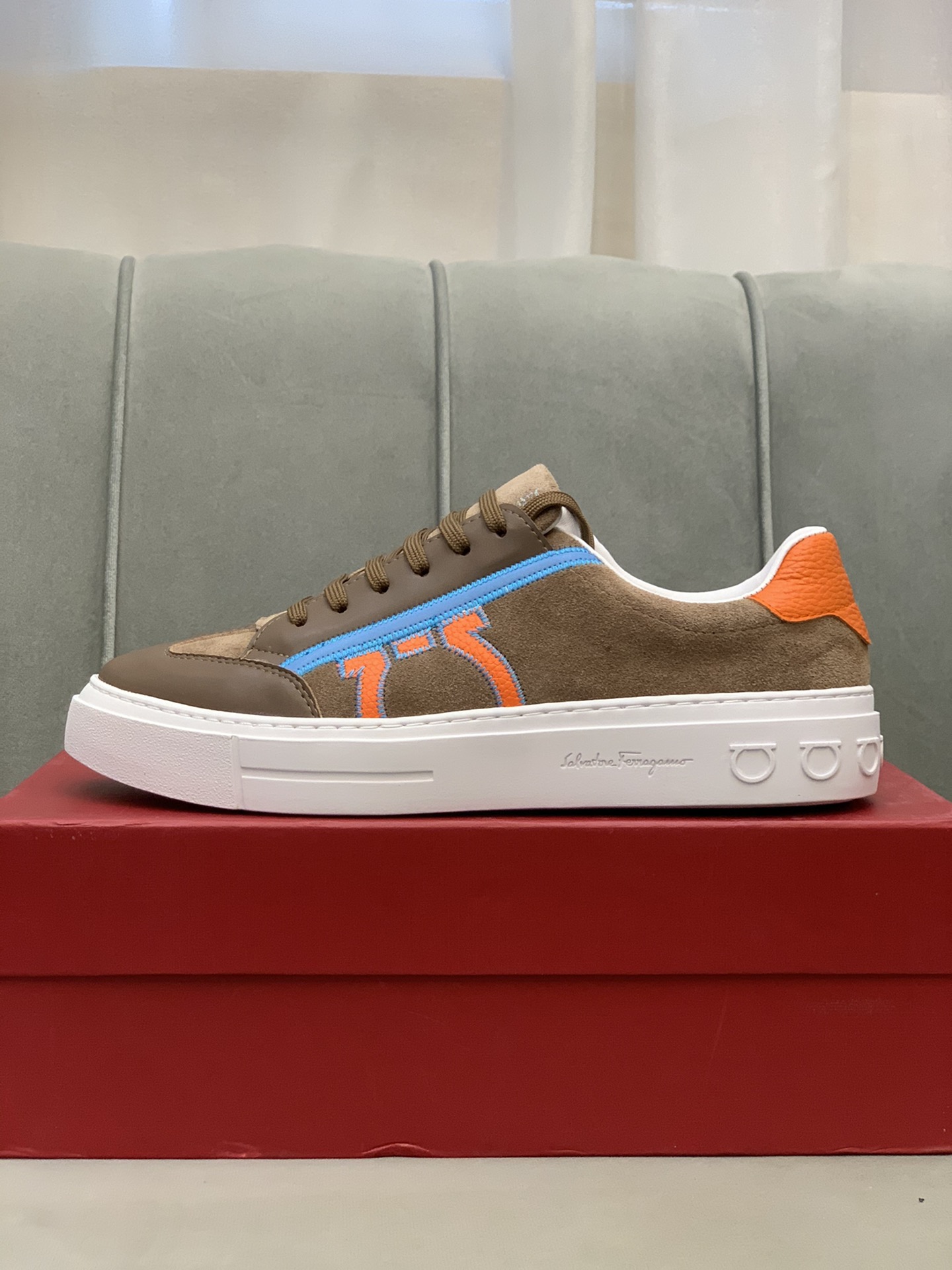 Salvatore Ferragamo Gancini Sneaker 13 - vstockx