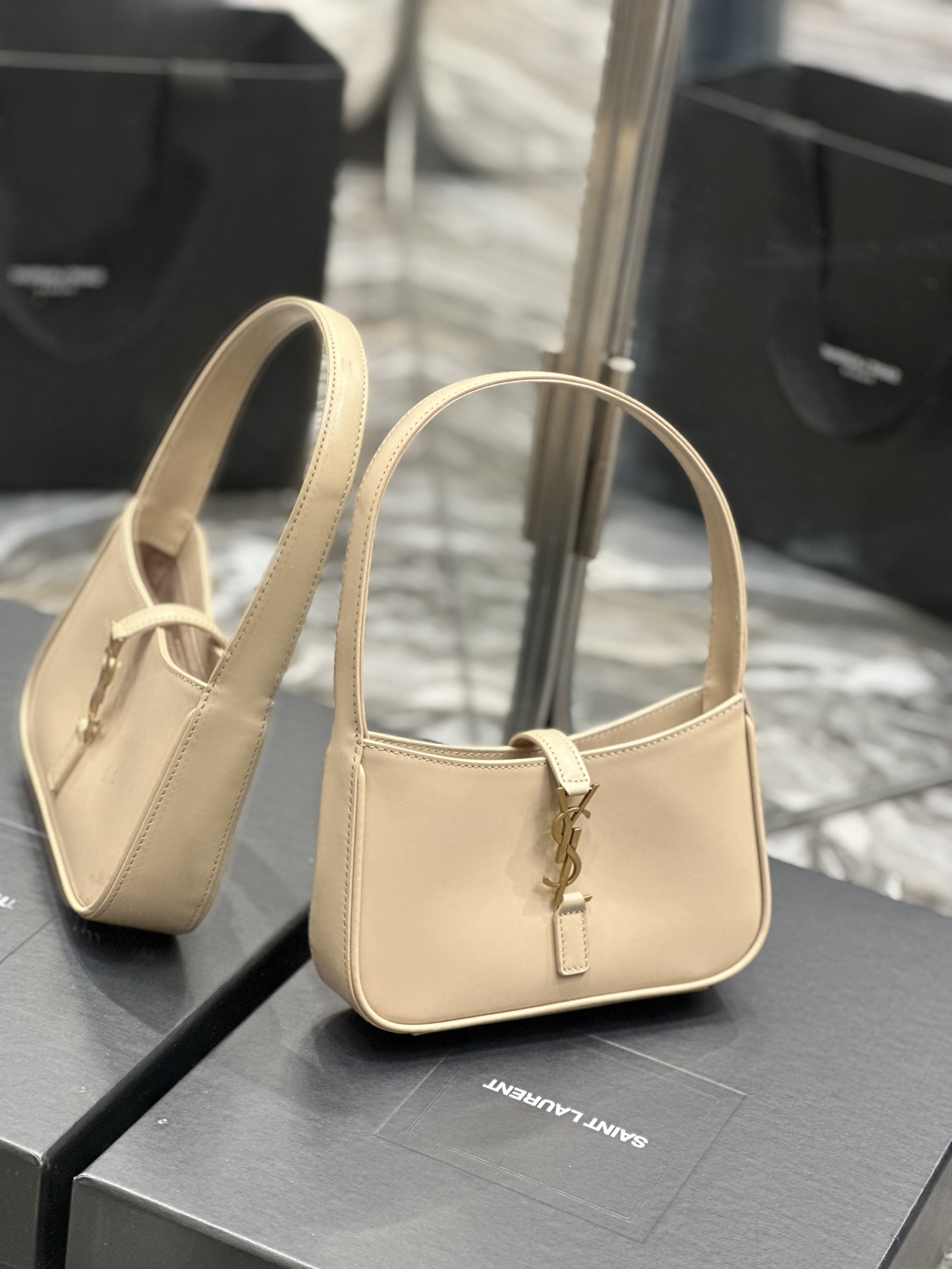 Handbags SAINT LAURENT 710310 size 19x11.5x4.5 cm - vstockx