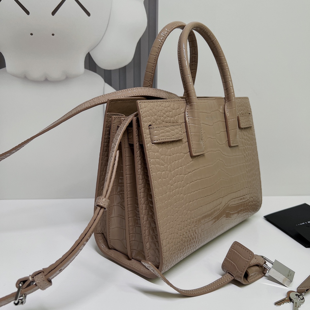 Handbags SAINT LAURENT 421863 size 26*20.5*12.5 cm - vstockx