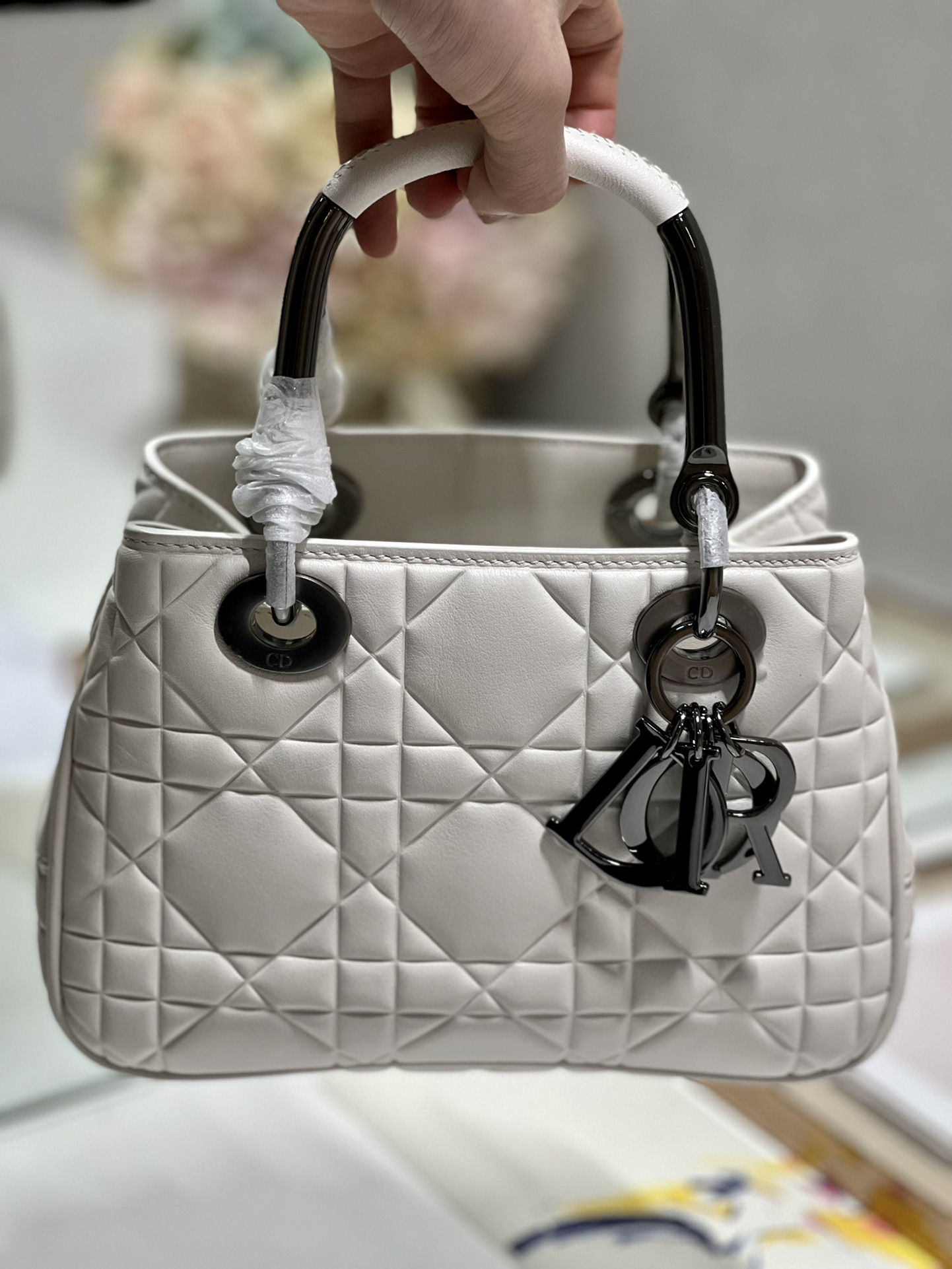 Handbag Dior 1202 size 23  26  8 cm - vstockx