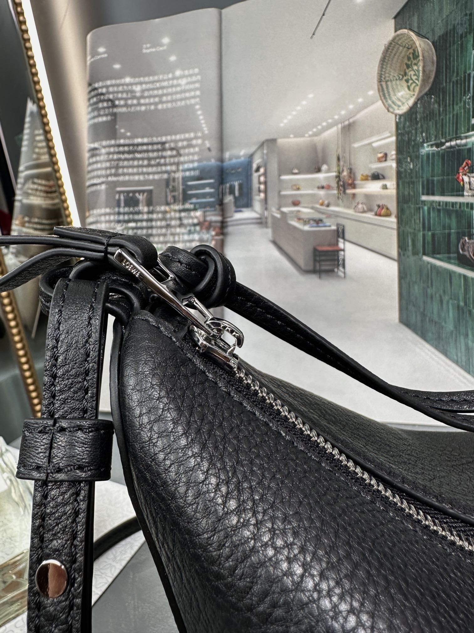 Handbags LOEWE   size:28-17-9.5 cm - vstockx