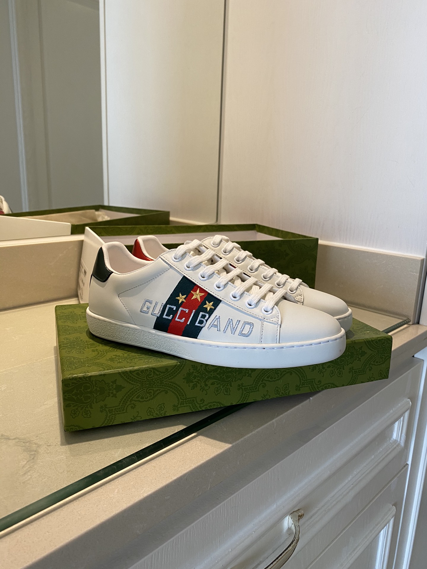 Gucci Women's Ace sneaker with bee sneaker 4 - vstockx