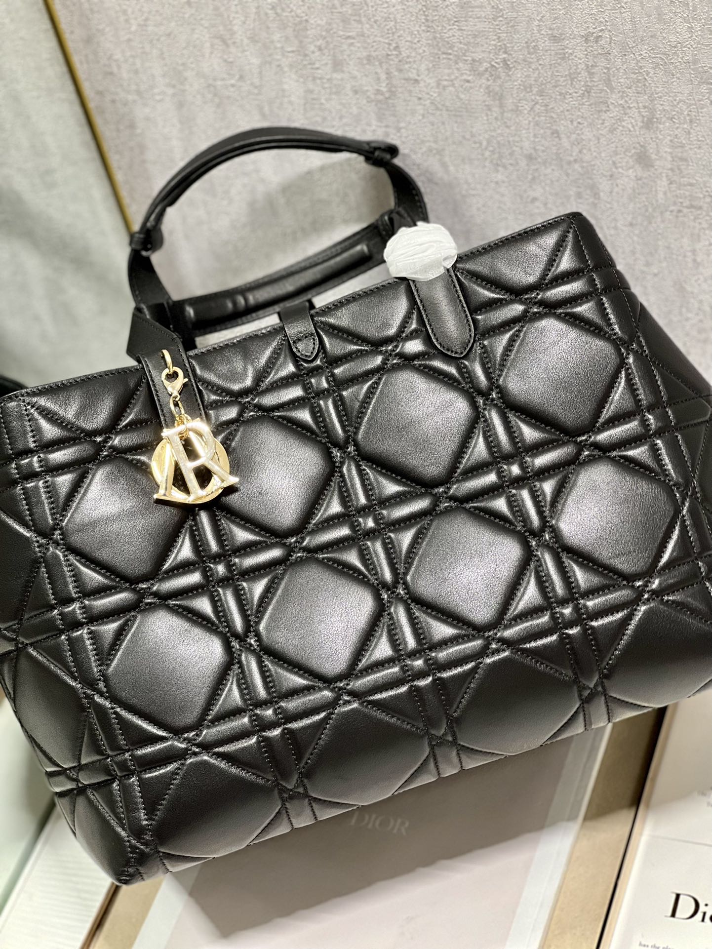 Handbag Dior 1188 size 37  43  22 cm - vstockx