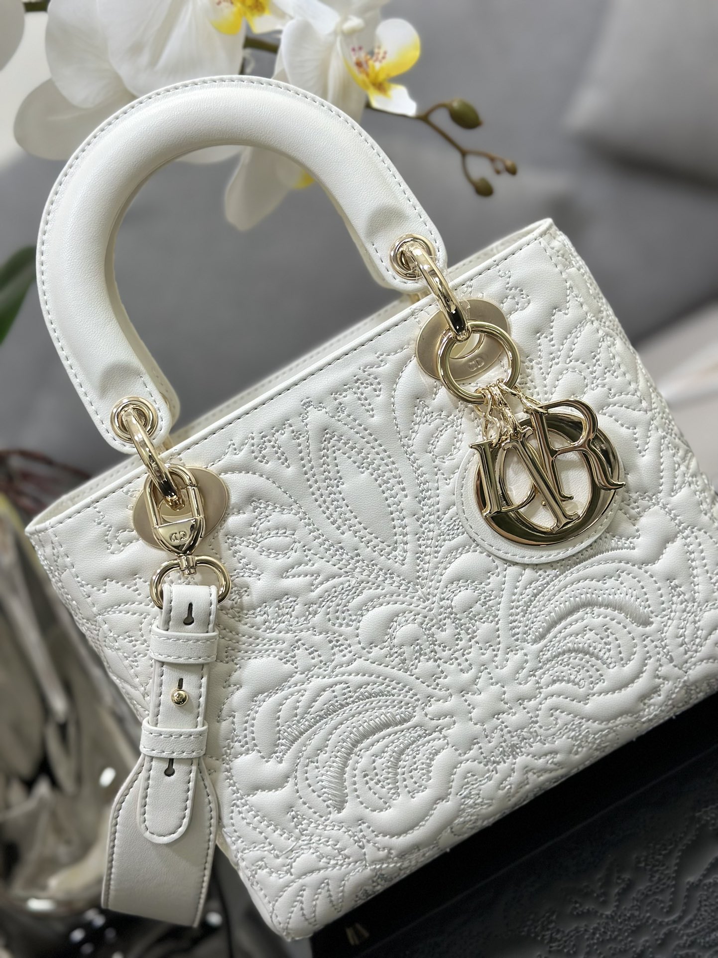 Handbags Lady Dior M0538 size:20*16.5*8 cm - vstockx