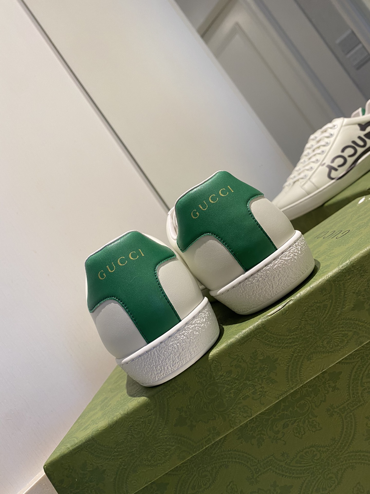 Gucci Women's Ace sneaker with bee sneaker 4 - vstockx