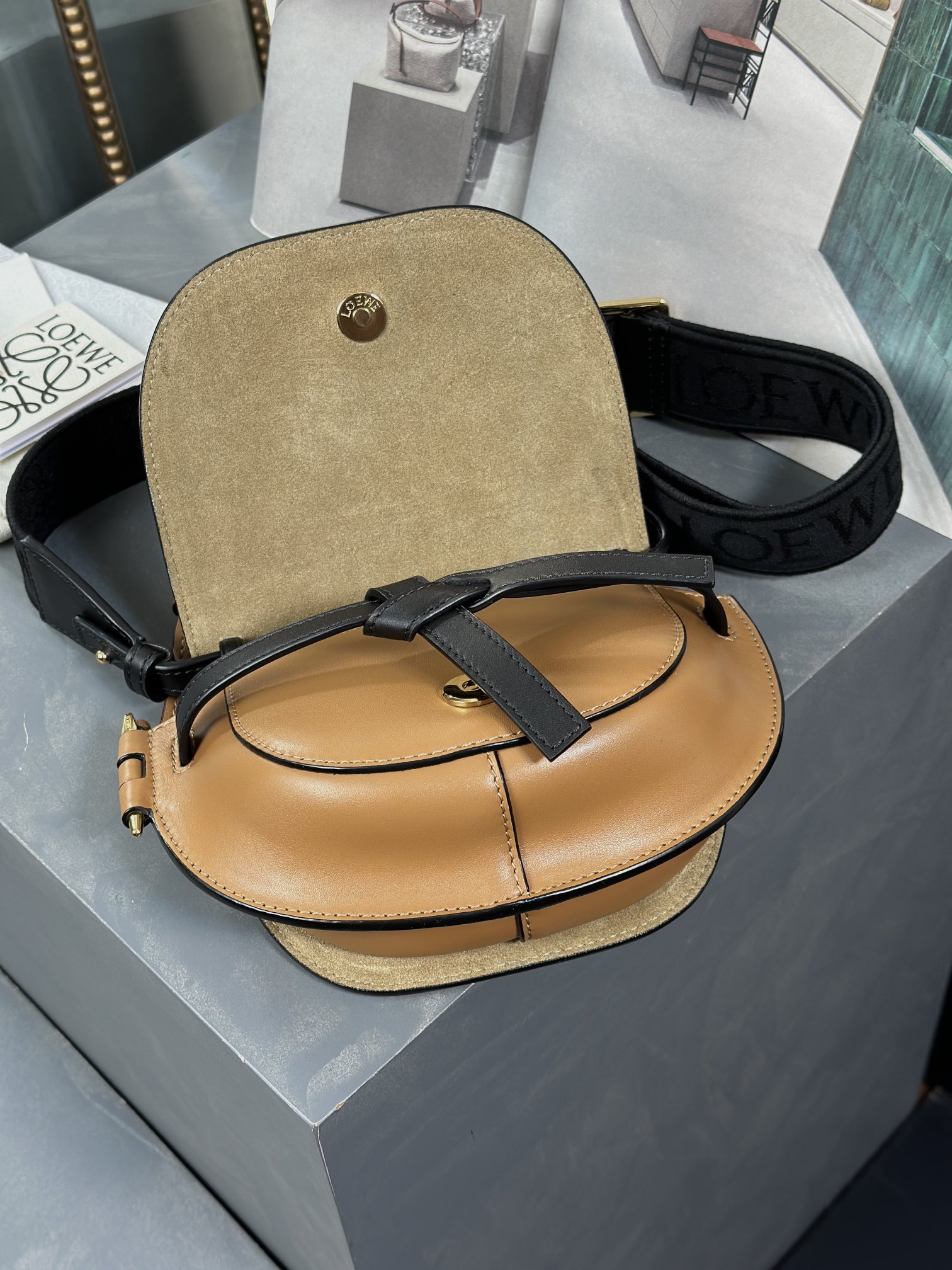 Handbags LOEWE   size:15*12.5*9cm - vstockx