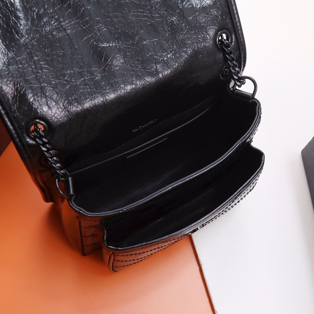 Handbags SAINT LAURENT 533037 size 22x16.5x12 cm - vstockx