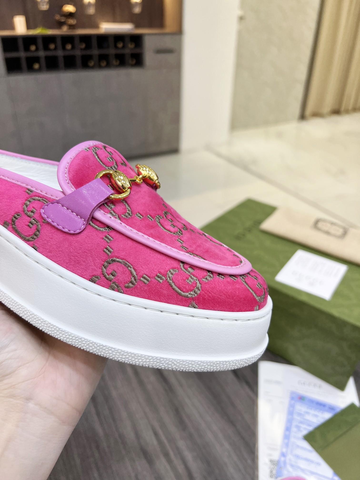 Gucci Women's WOMEN 6 - vstockx