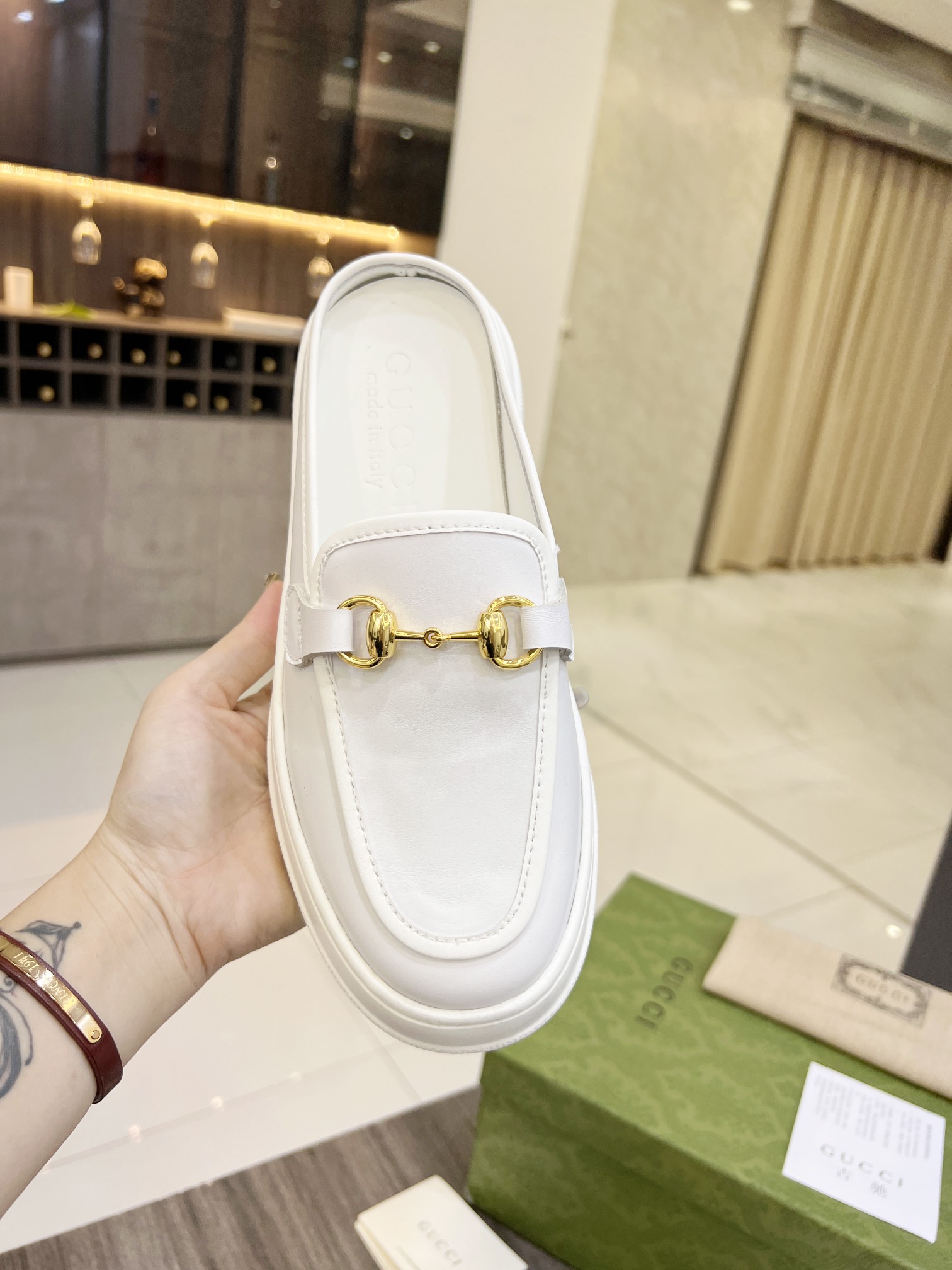 Gucci Women's WOMEN 6 - vstockx