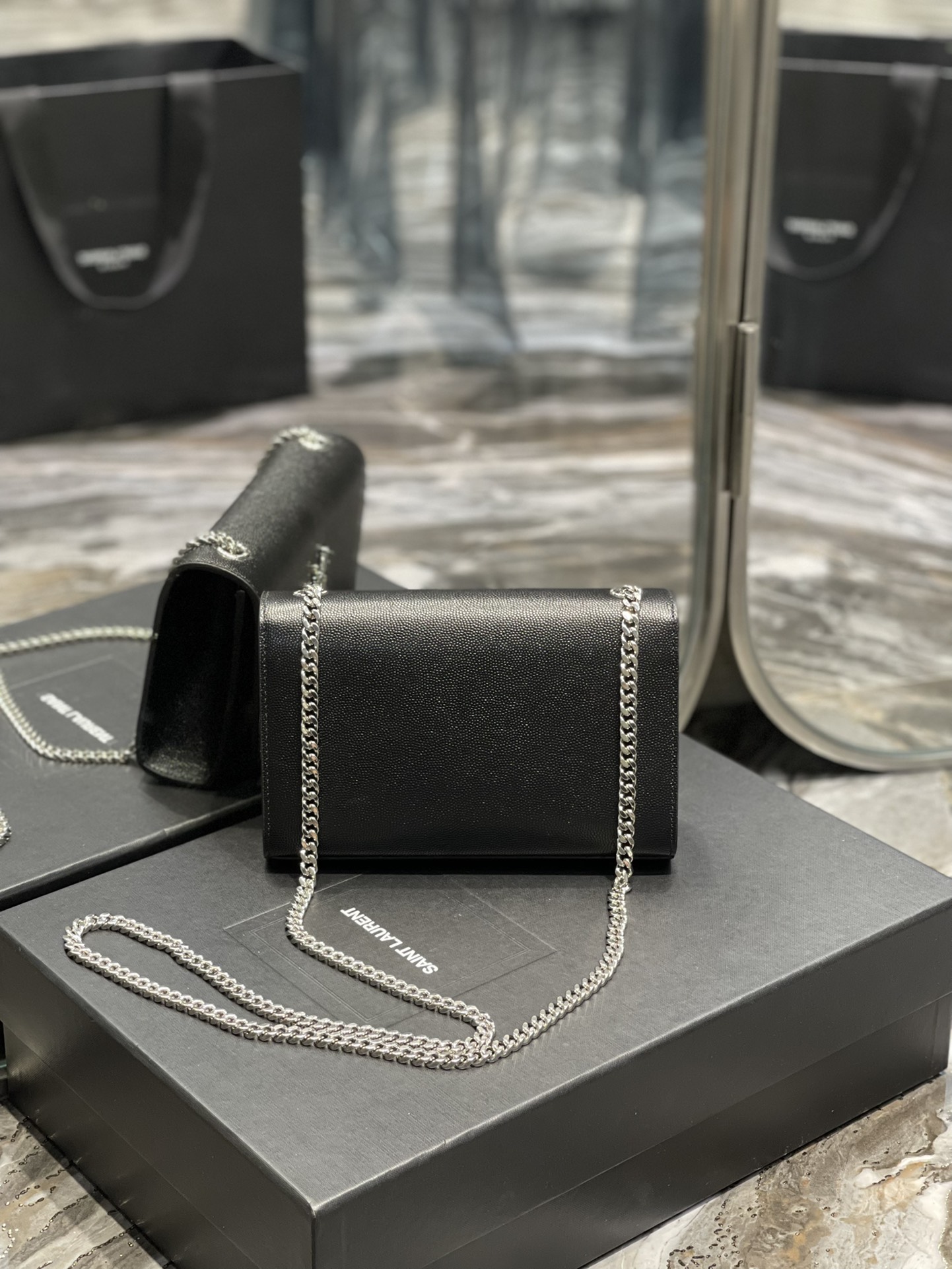Handbags SAINT LAURENT 469390 size 20x13.5x5.5 cm - vstockx
