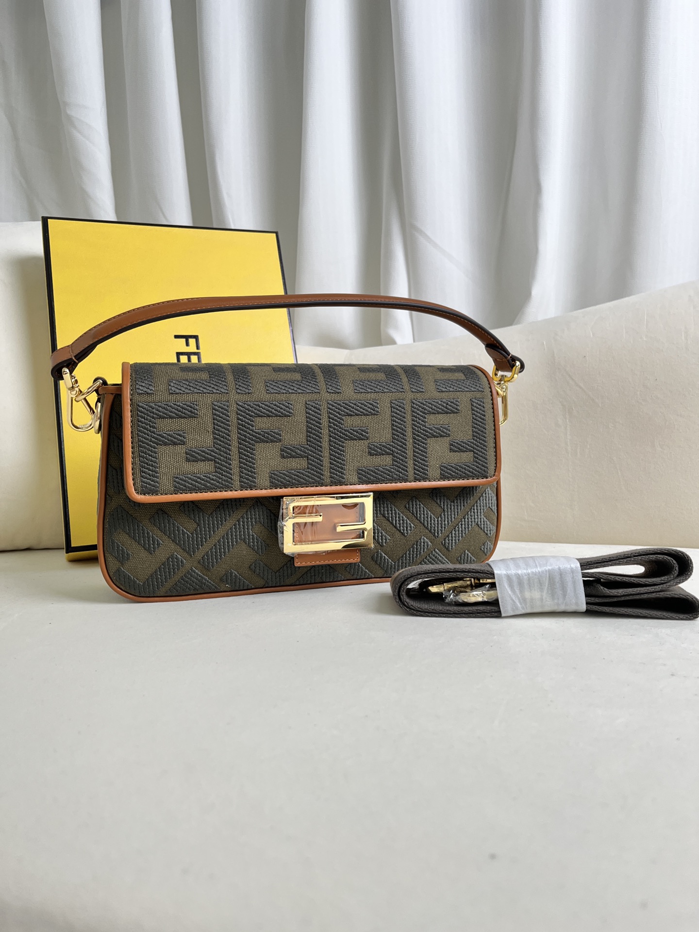handbags FENDI 0159 size:26*5*15cm - vstockx