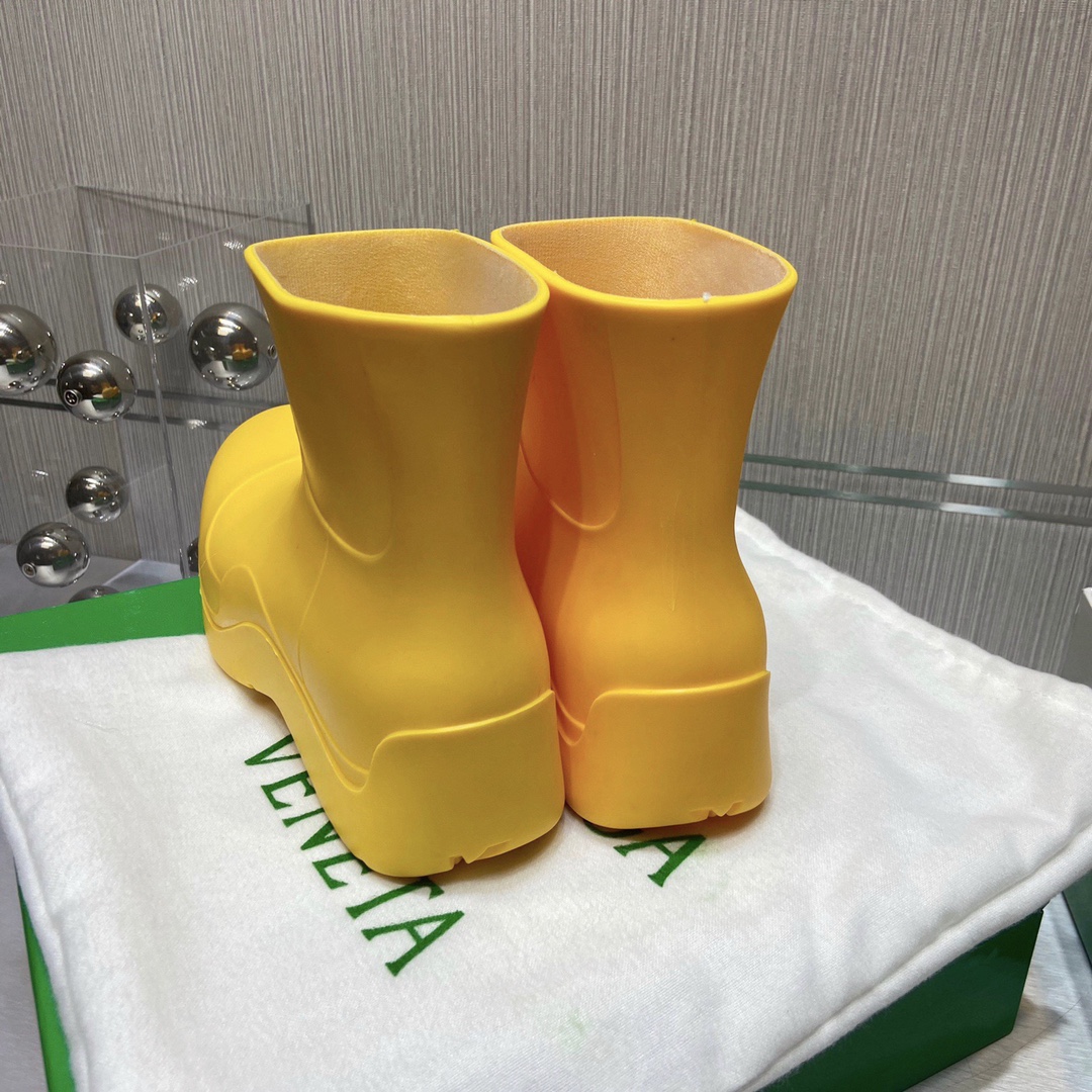 Bottega Veneta Boots 20 - vstockx