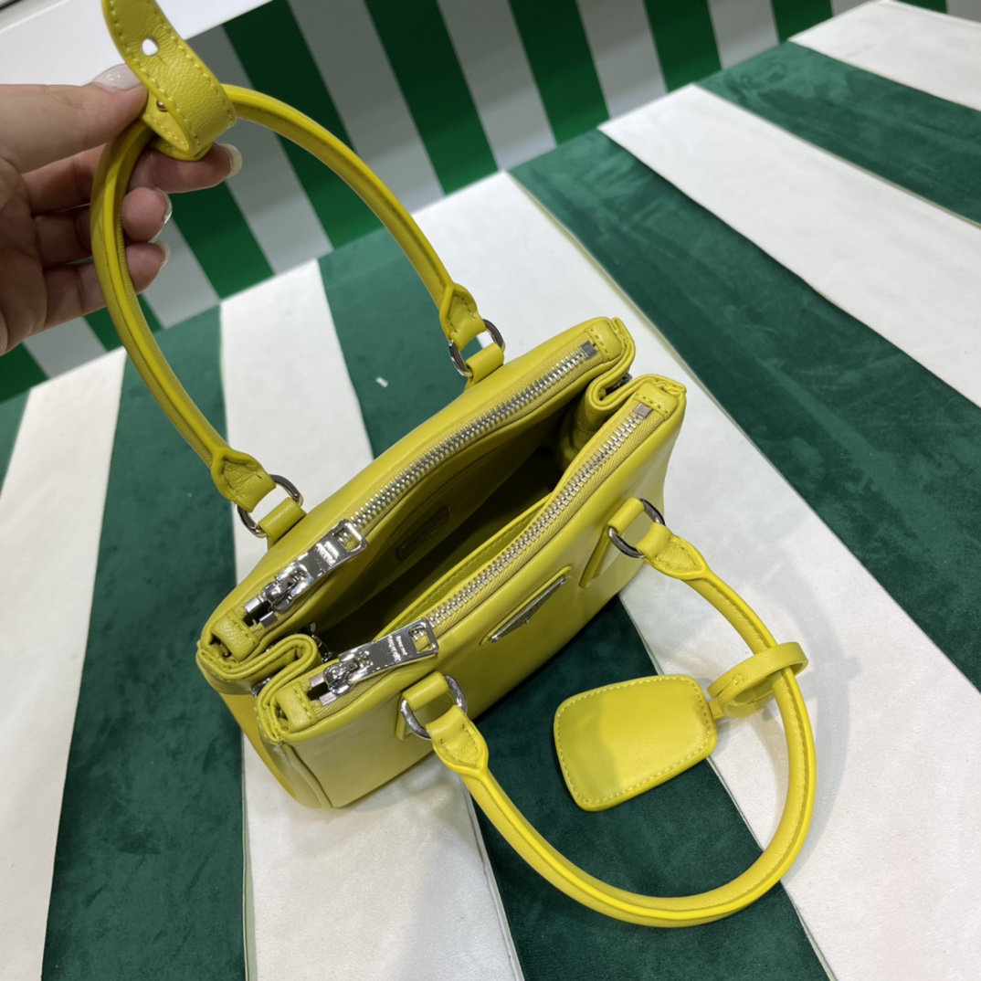 Handbags Prada 1BA906 size:20*14.5*9.5 cm - vstockx