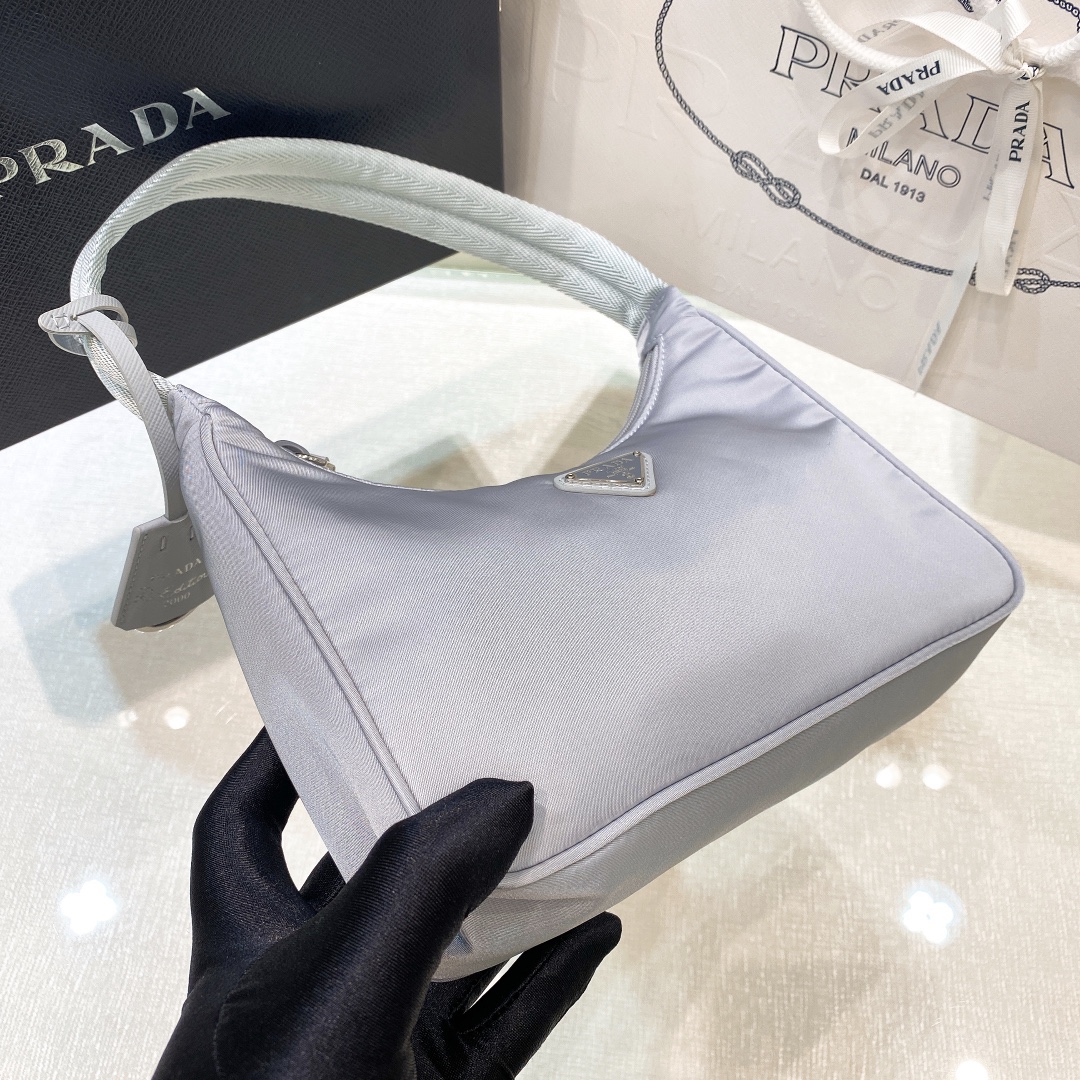 handbags prada Hobo 1NE515 Re-edition 2000 Size:22*17*6 - vstockx