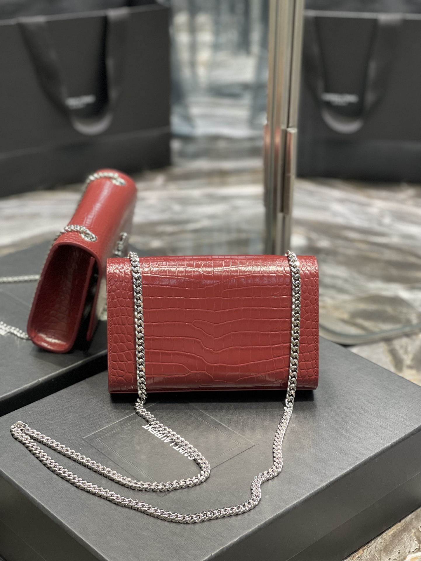 Handbags SAINT LAURENT 469390 size 20x13.5x5.5 cm - vstockx
