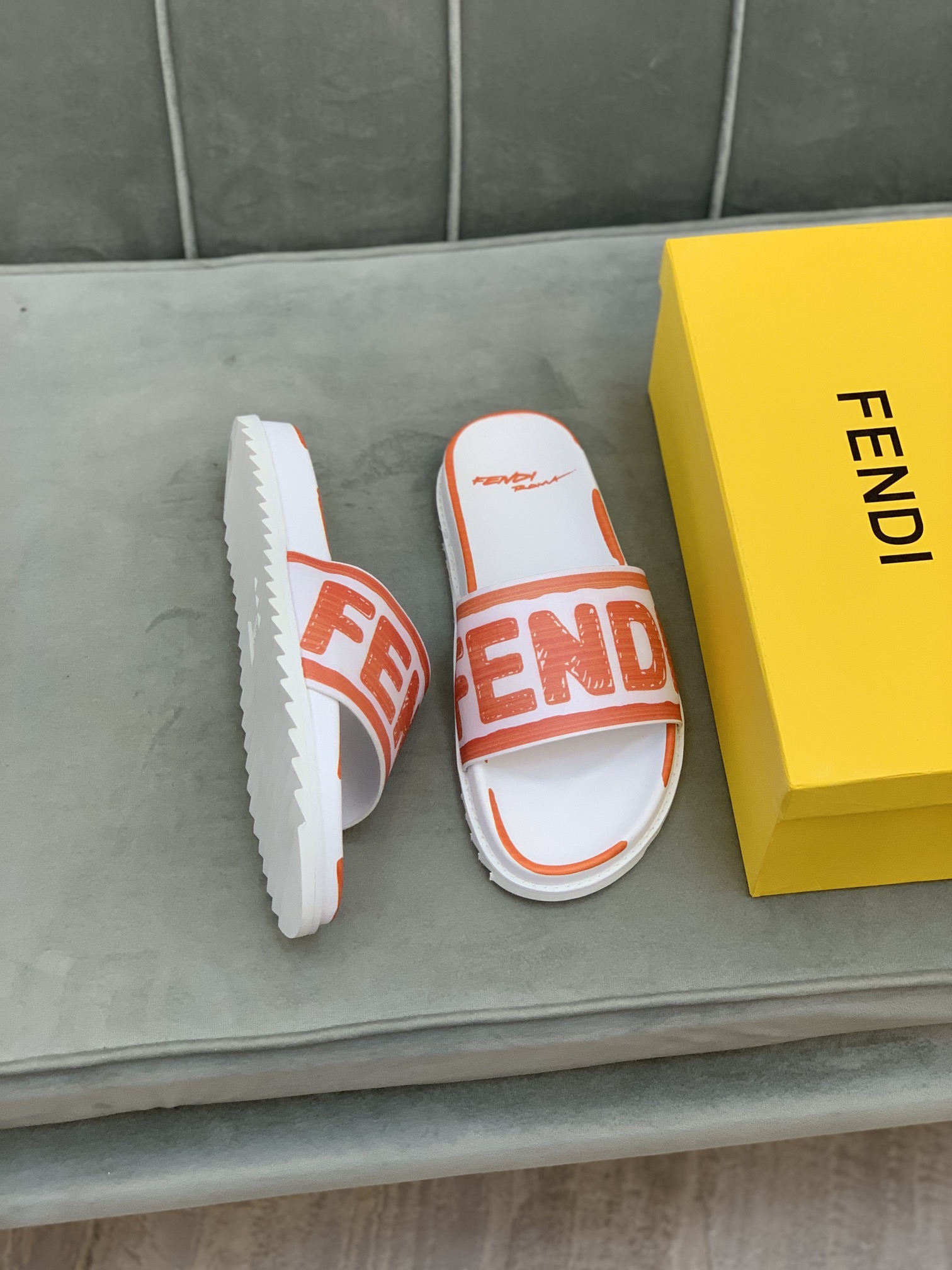 Fendi Slides 12 - vstockx
