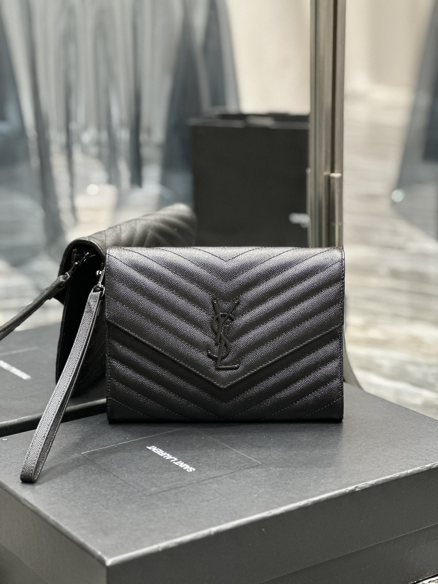 Handbags SAINT LAURENT 617662 size 21  6  3 cm - vstockx