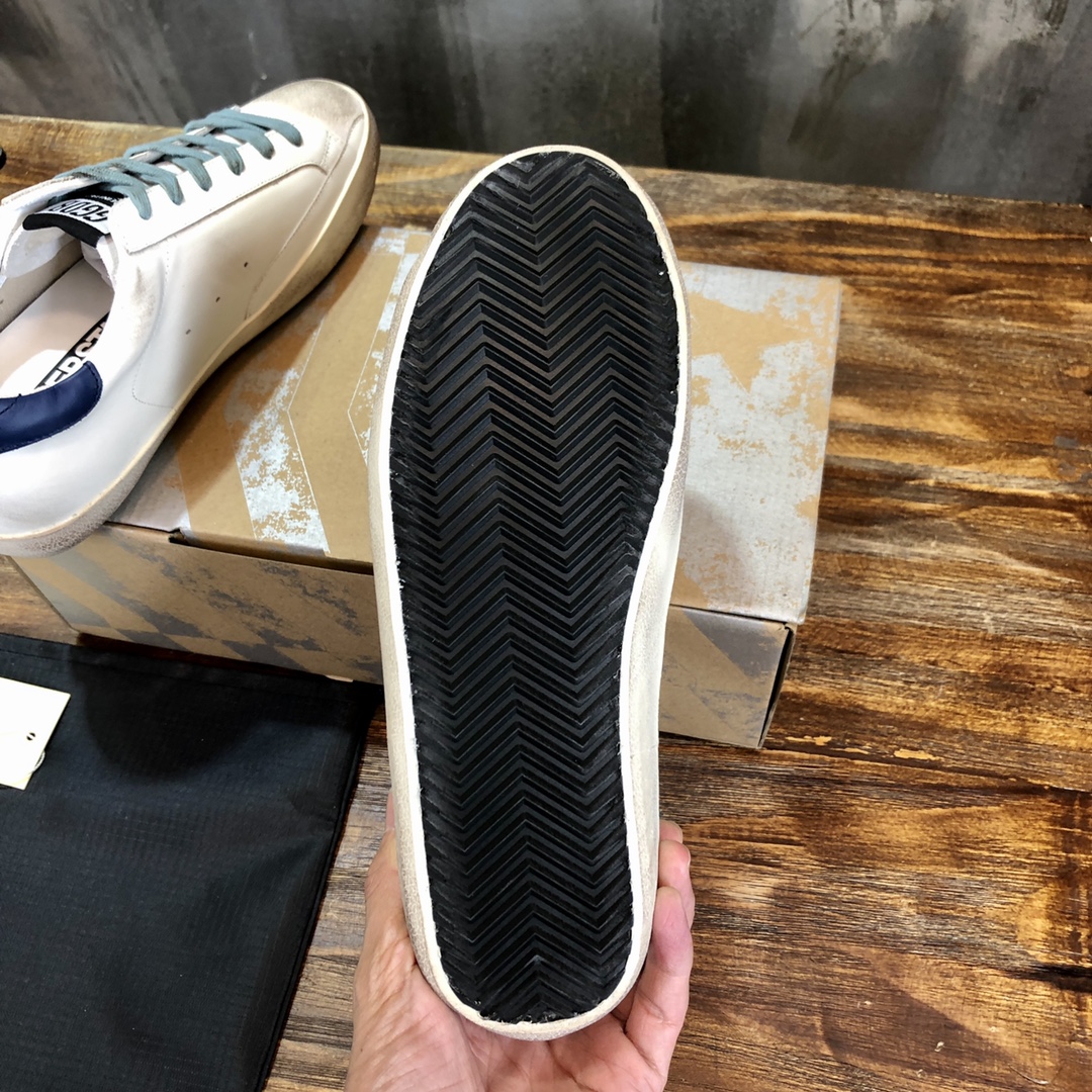 Golden Goose Superstar distressed-finish sneakers 16 - vstockx